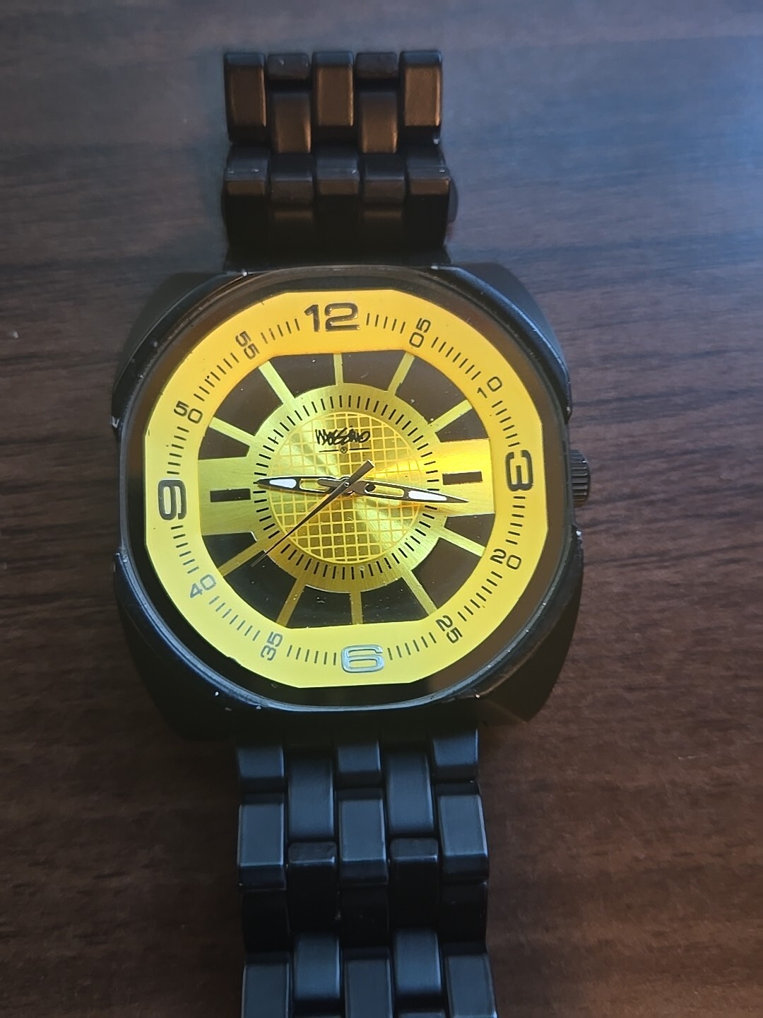 Mens Mossimo MM90290 S60-11 Large Face Watch Black & Yellow