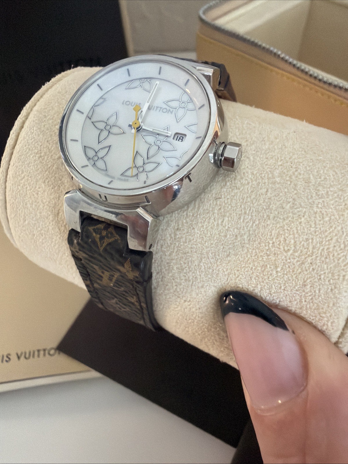 Louis Vuitton Tambour Date Quartz Q121C White Shell Dial 25mm Watch Box & Papers