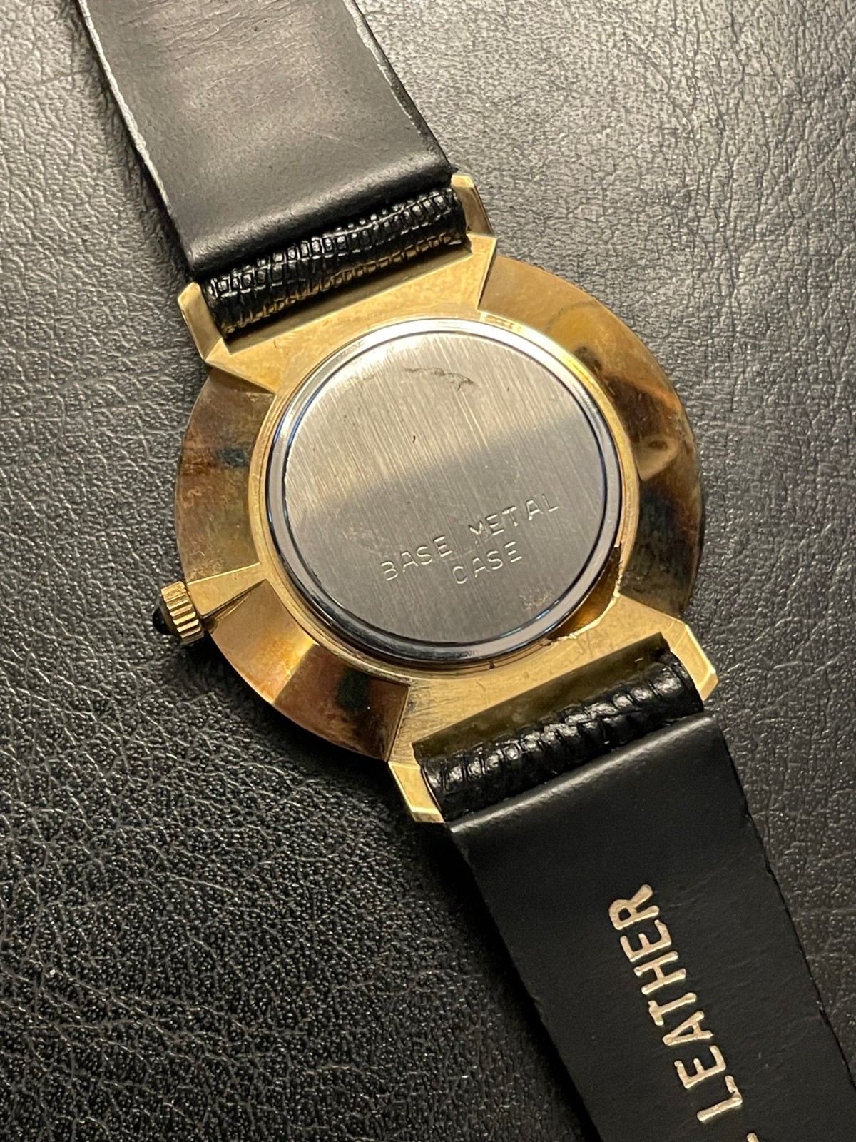 RUNS NOS Never Worn Vintage Belair Quartz Men’s Watch New Bat Classic Sleek Vtg