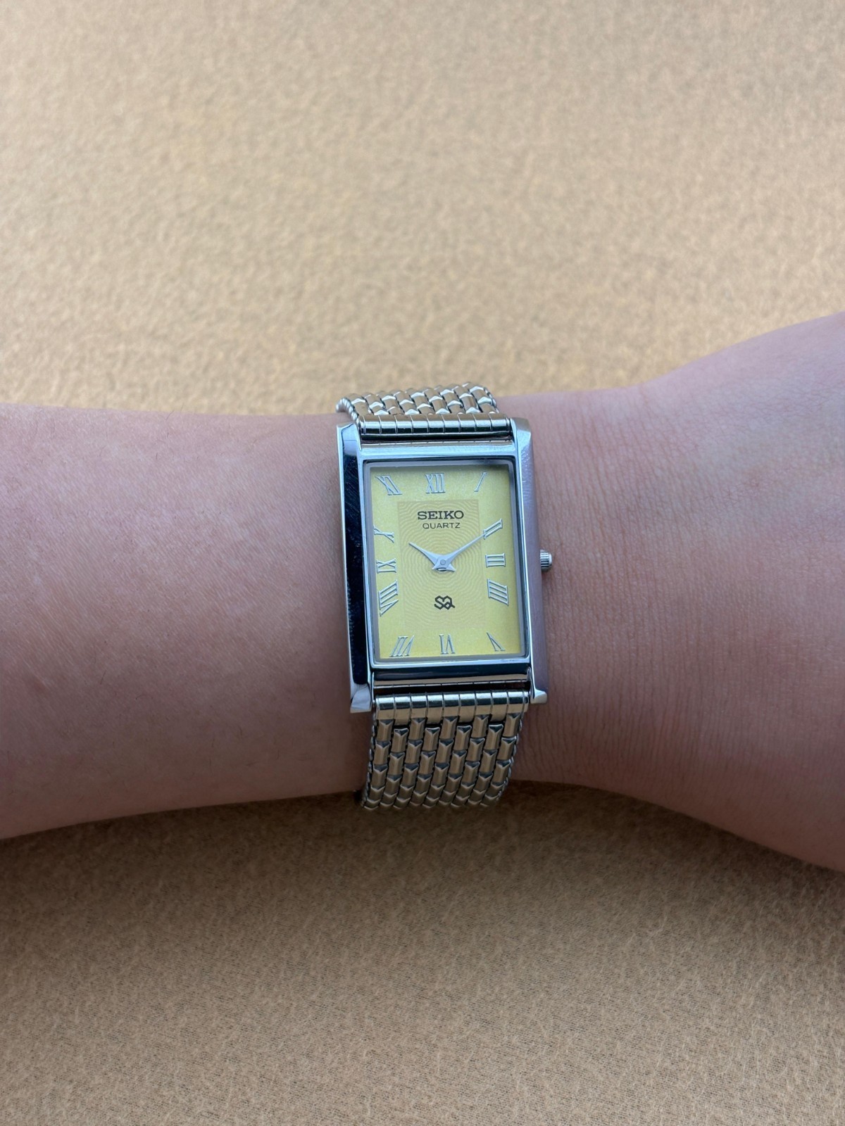 RARE YELLOW SILVER Vintage Seiko Slim Quartz Men’s Wristwatch