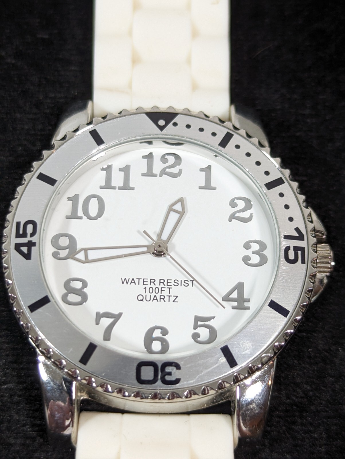 Unisex White Dial Round Silver Tone Case White Silicone Band Watch 8.5 Inch