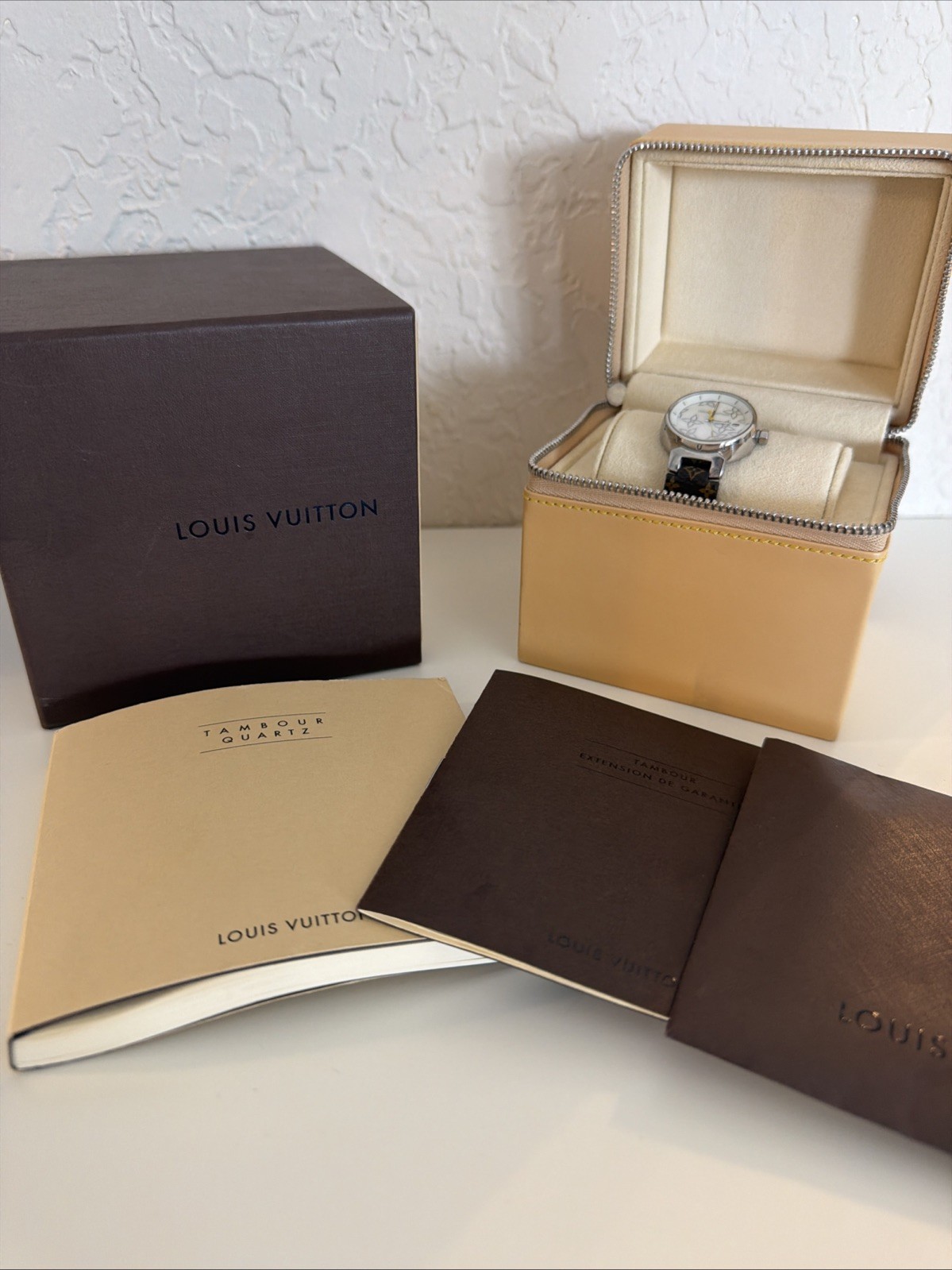 Louis Vuitton Tambour Date Quartz Q121C White Shell Dial 25mm Watch Box & Papers