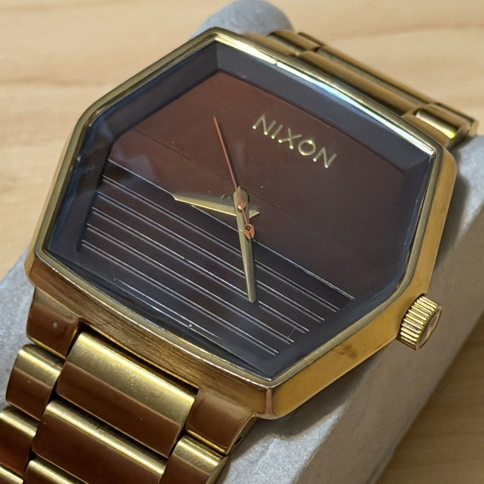 Nixon The Mayor “Key to the City” Gold Brown Hex Surf Analog Silver Men’s Watch