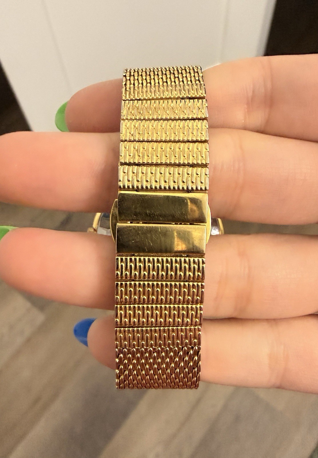 Movado Bold Swiss Made Quartz Water Resistant Gold Tone Mesh Watch 34mm