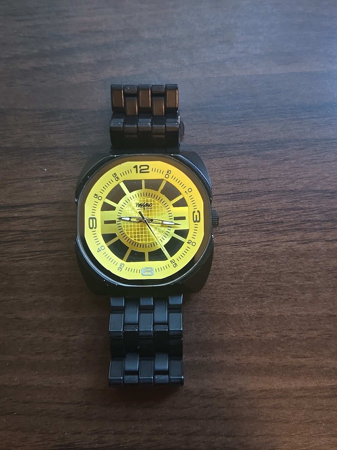 Mens Mossimo MM90290 S60-11 Large Face Watch Black & Yellow