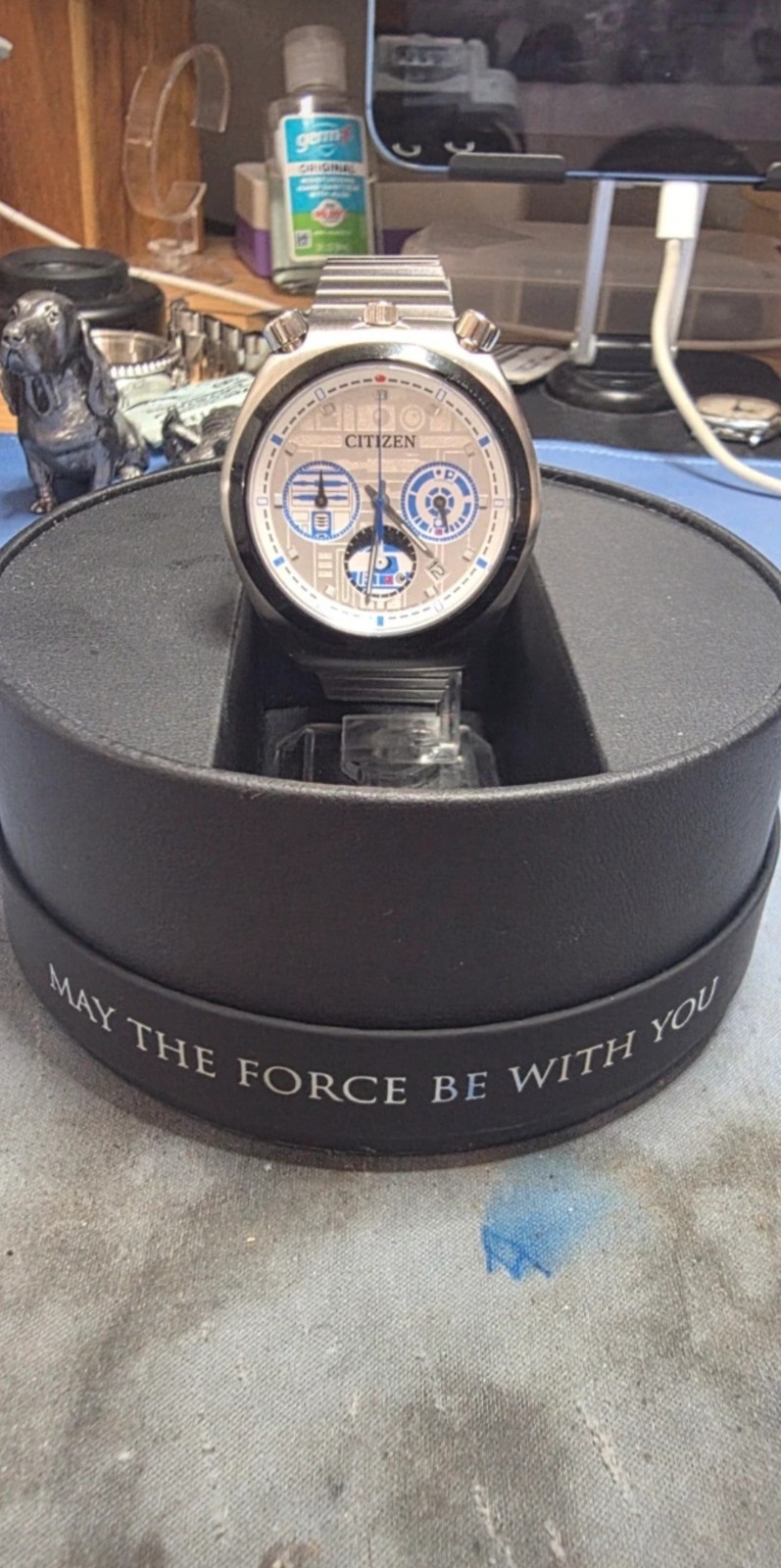 Citizen Star Wars R2-D2 Quartz Analog Date 42mm 50m SS Bracelet Box Papers