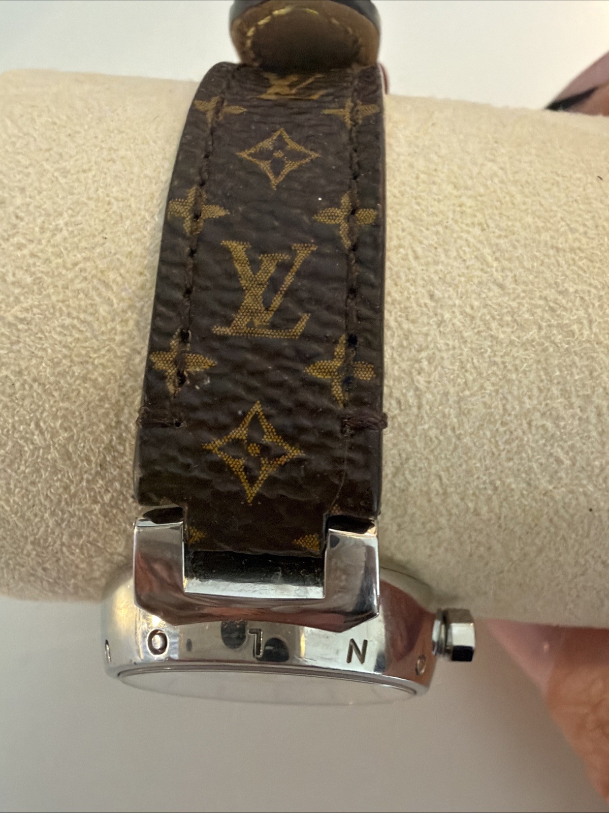 Louis Vuitton Tambour Date Quartz Q121C White Shell Dial 25mm Watch Box & Papers