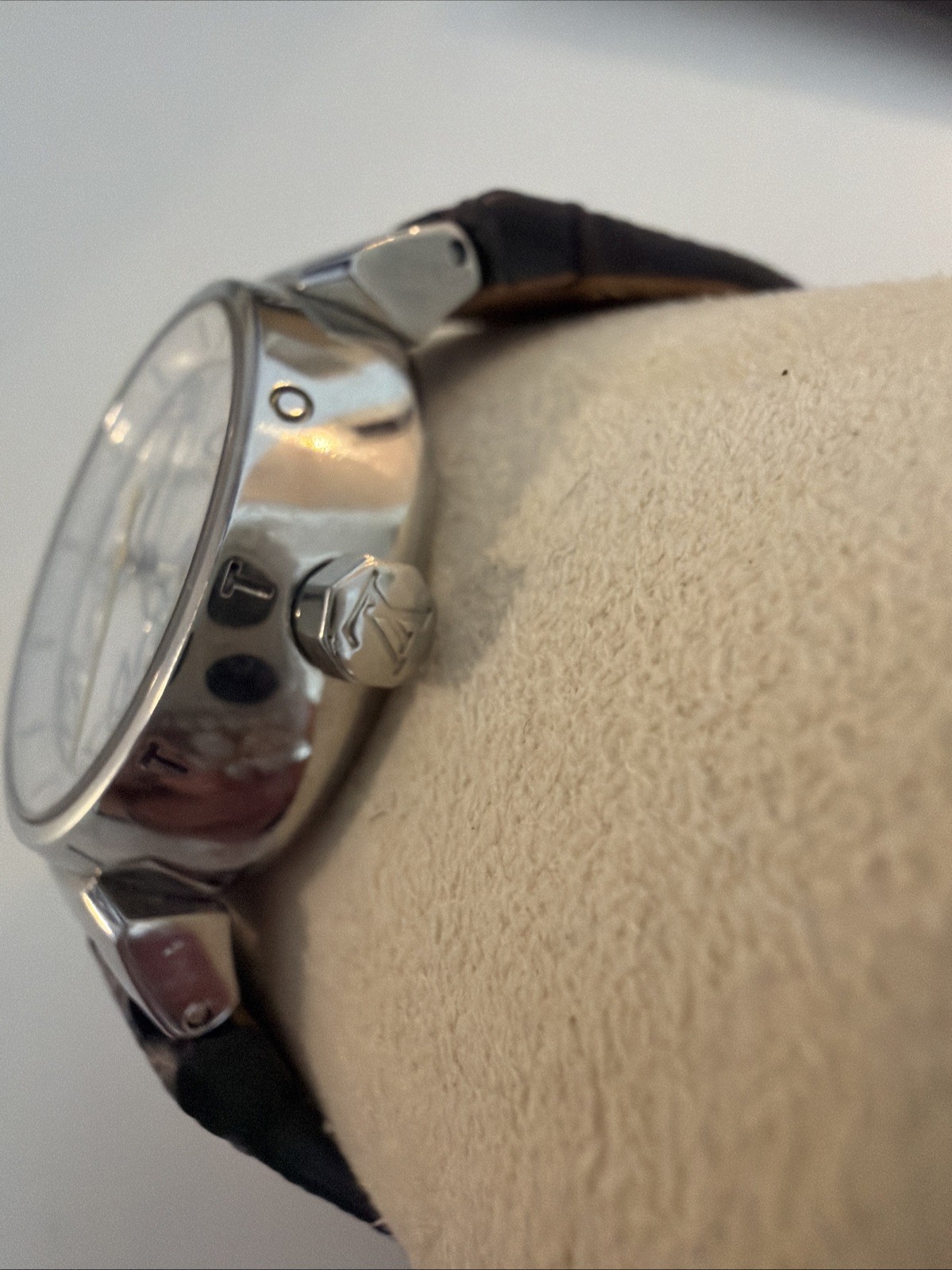 Louis Vuitton Tambour Date Quartz Q121C White Shell Dial 25mm Watch Box & Papers