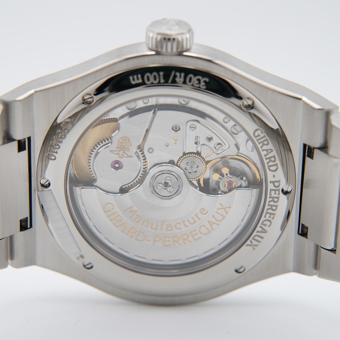 Girard-Perregaux Laureato 42mm 81010-11-431-11A Blue Box/Paper