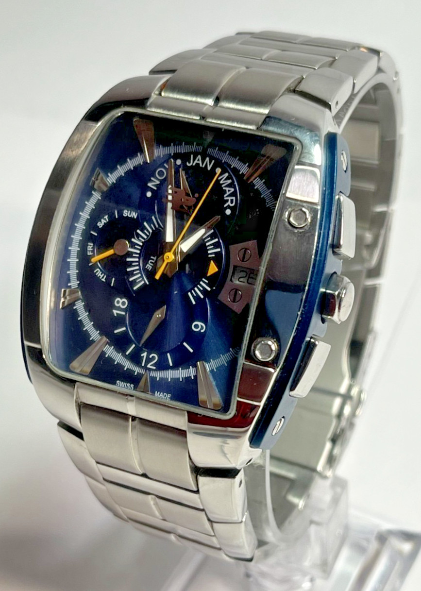 32 degrees limited edition H521-379 men’s calendar watch 41mm x 50mm New Battery