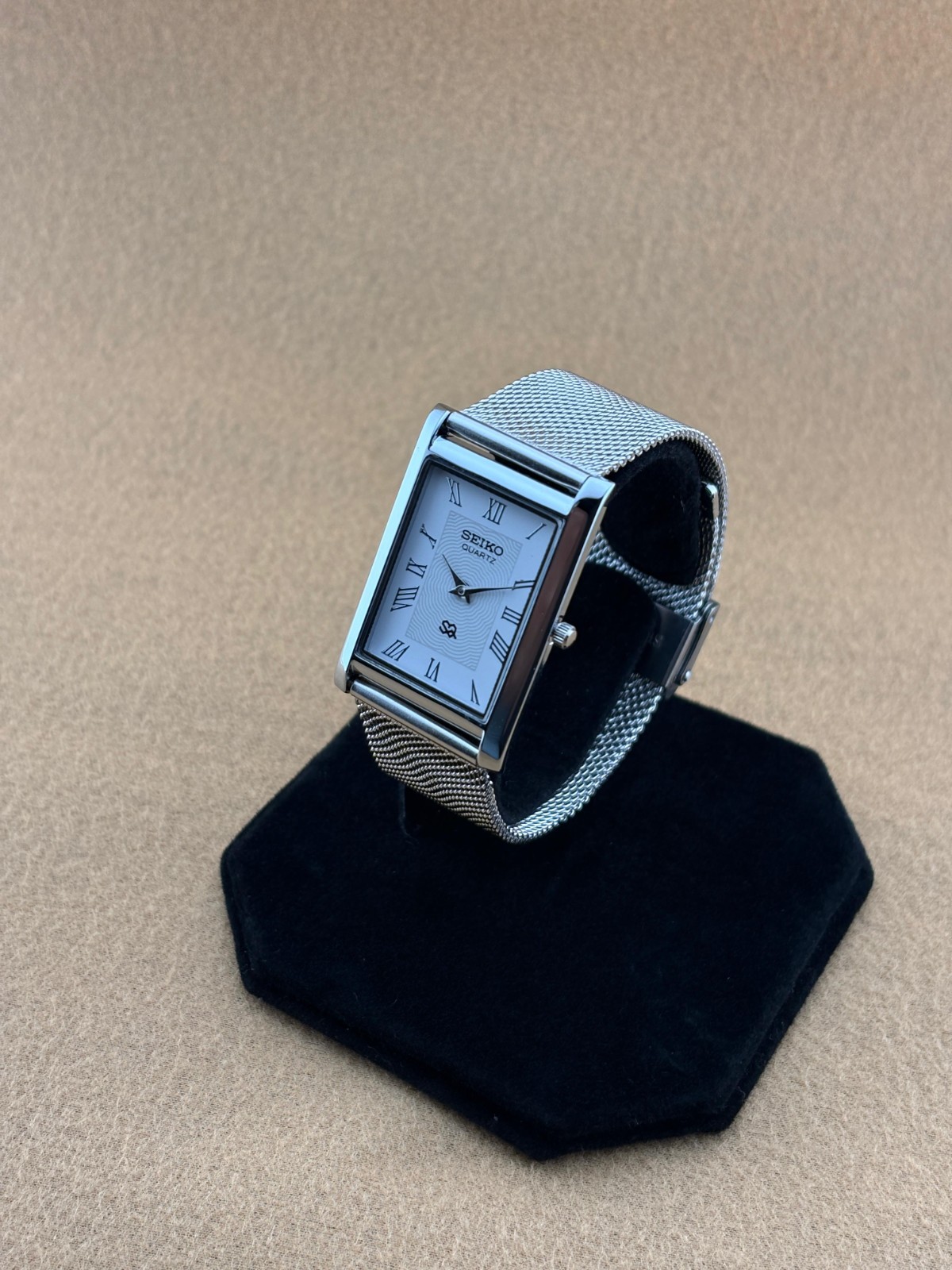 WHITE DIAL Vintage Seiko Slim Quartz men’s Wrist Watch