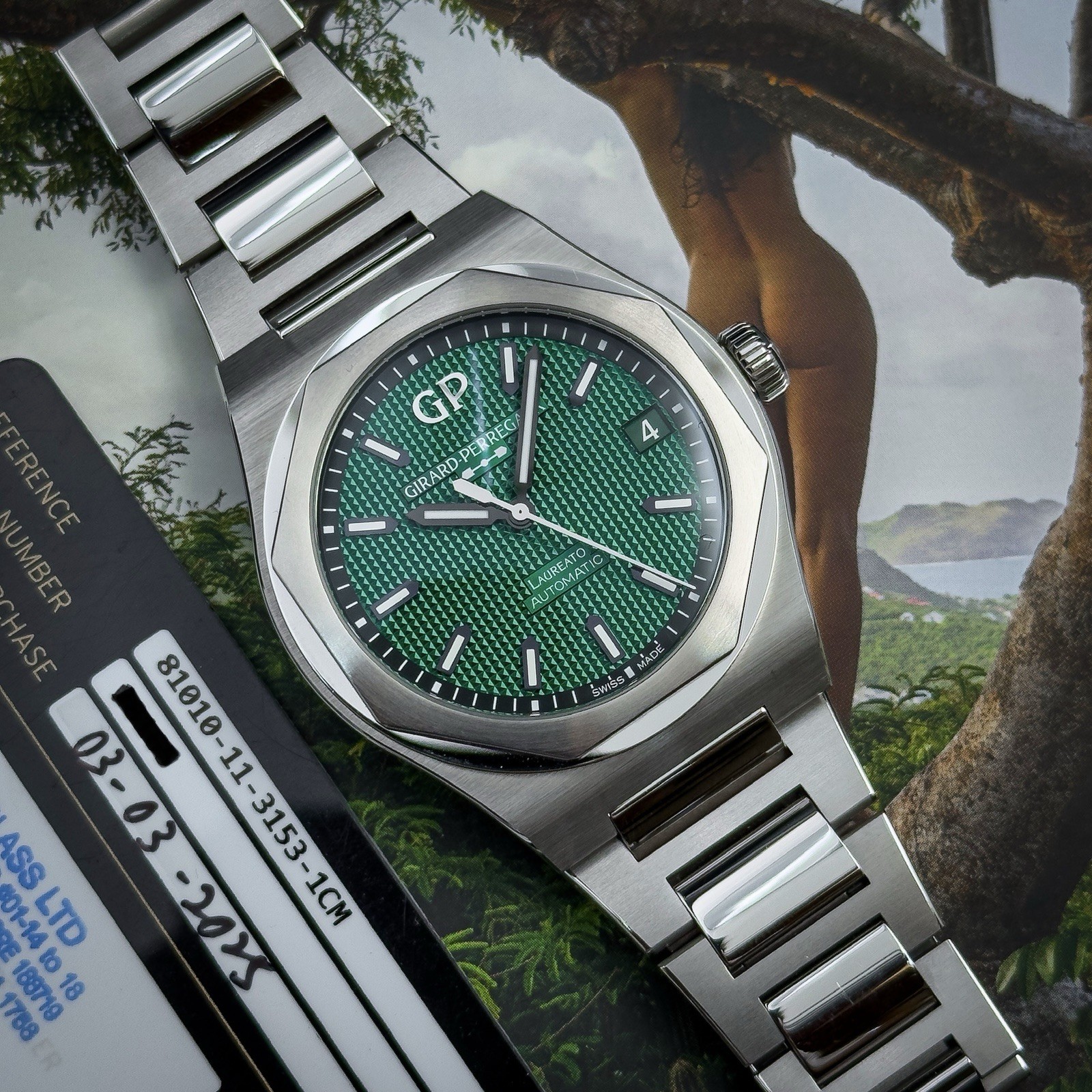 2025 Girard-Perregaux Laureato Green Dail 42mm 81010-11-3153-1CM Complete Set