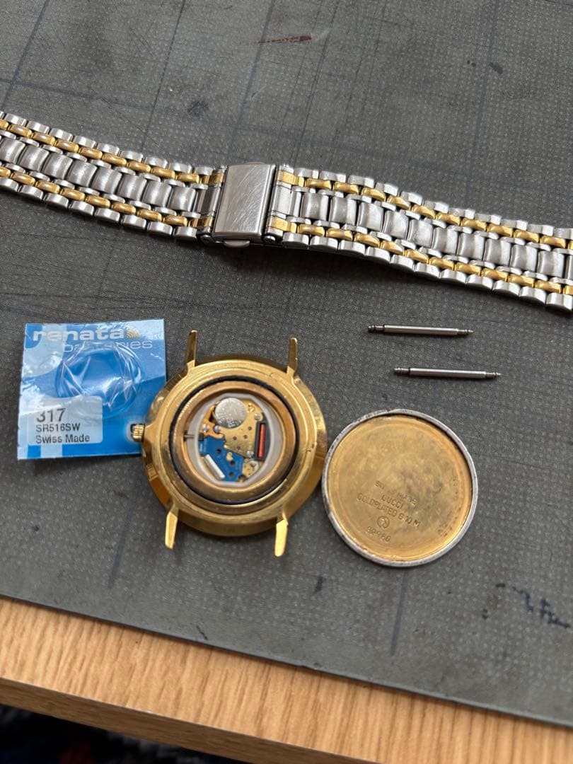 GUCCI 3000.2.M Quartz Mens Wristwatch