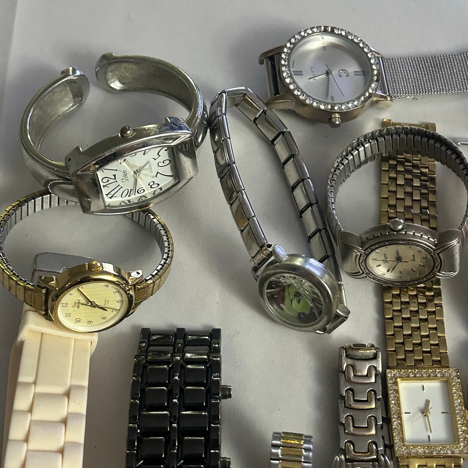 Assorted Watches Used Not Working For Parts Or Pieces lot 17