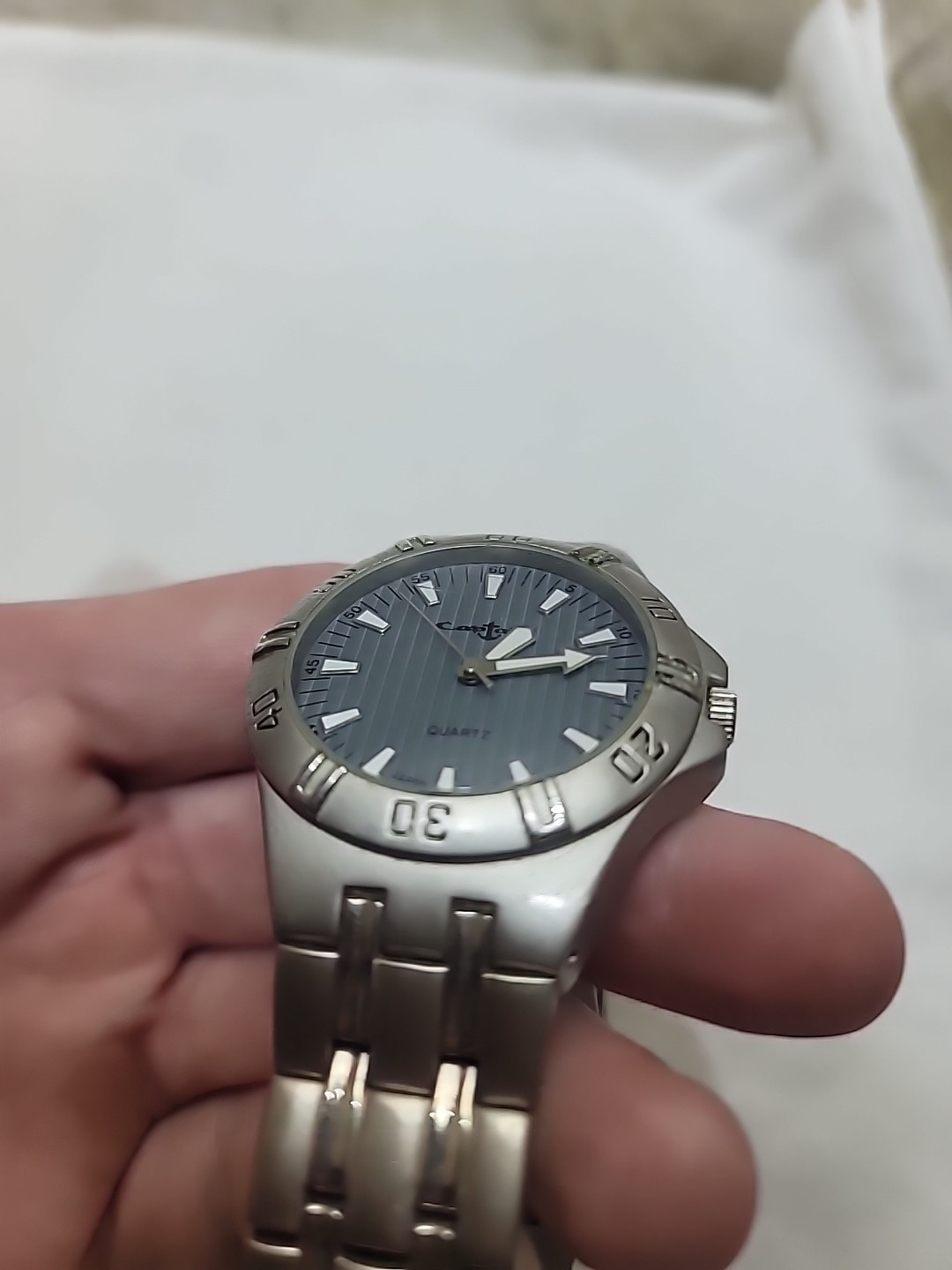 Vintage Captain 33mm Mens Quartz Watch Deployment Clasp Size 5-7.5