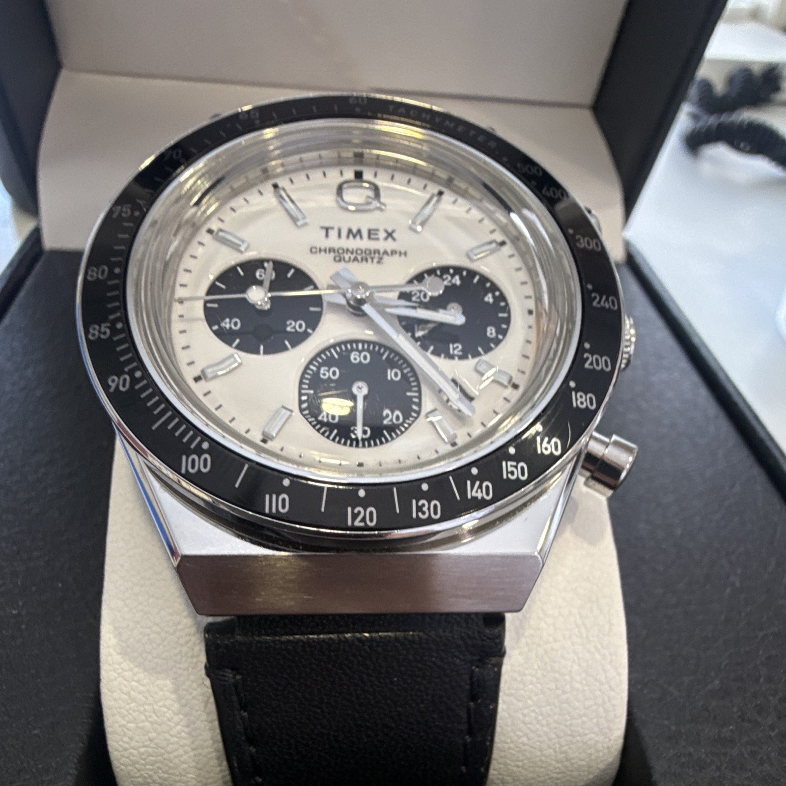 Timex Q Men’s Chronograph Quartz Tachymeter Date 40mm Silver, Black Leather