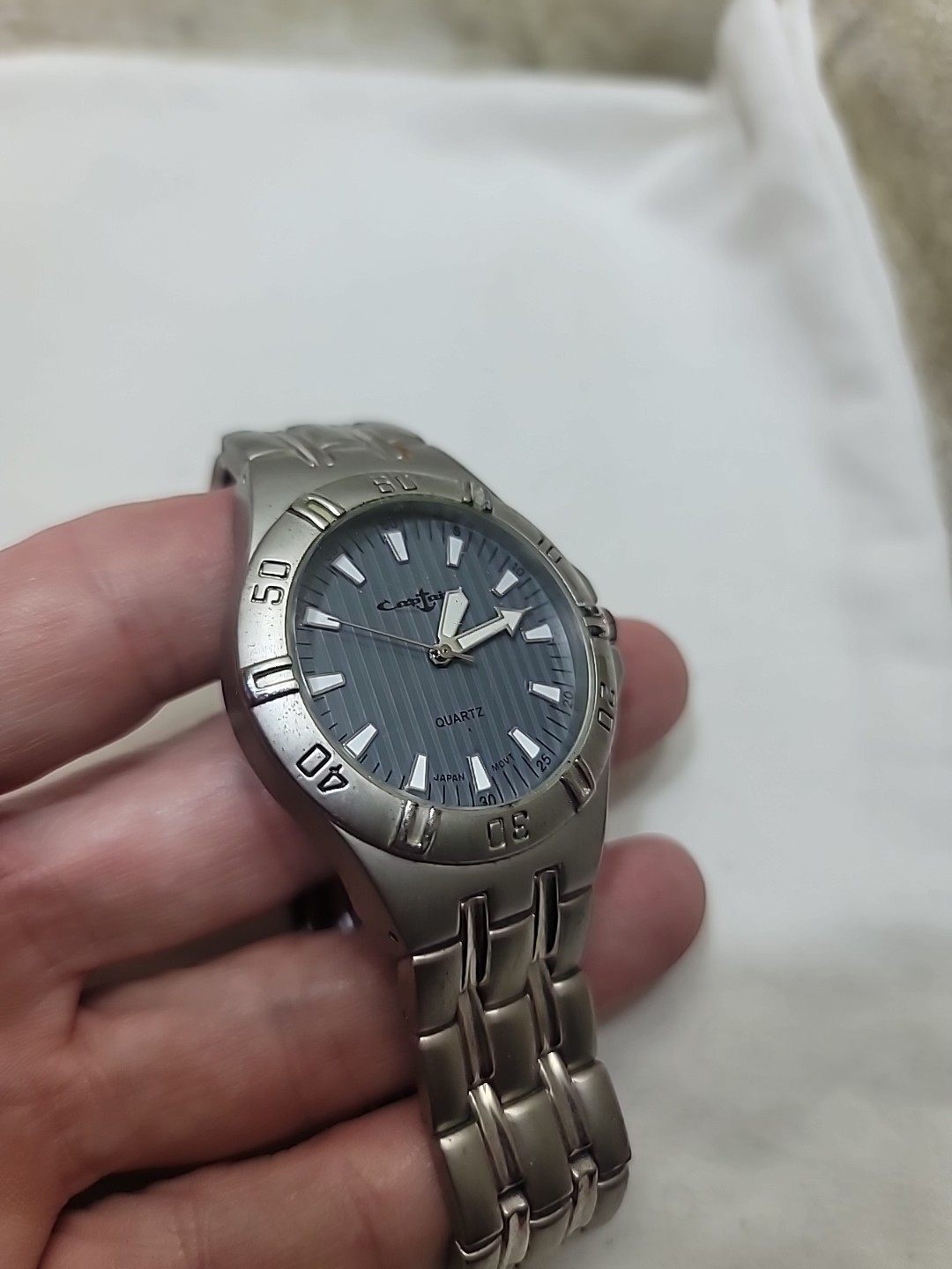 Vintage Captain 33mm Mens Quartz Watch Deployment Clasp Size 5-7.5