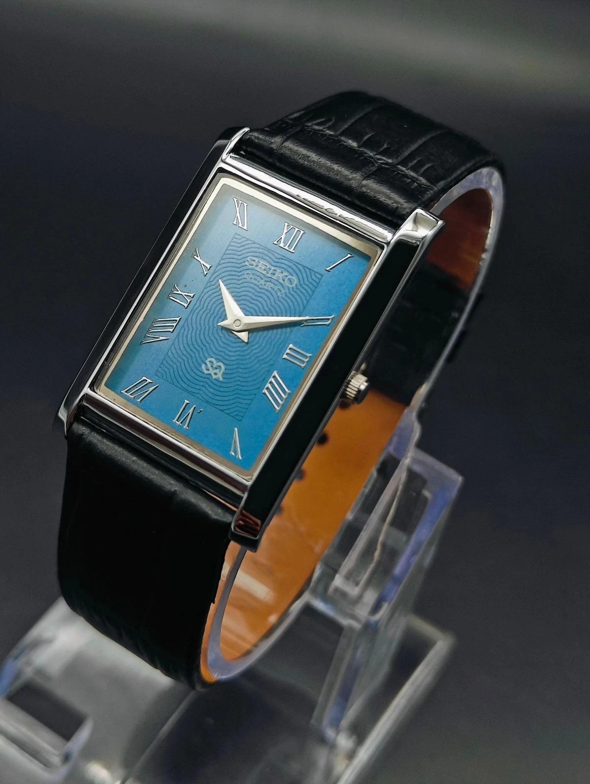 Vintage Seiko Slim Men’s Leather Strap Wrist watch- Roman Dial
