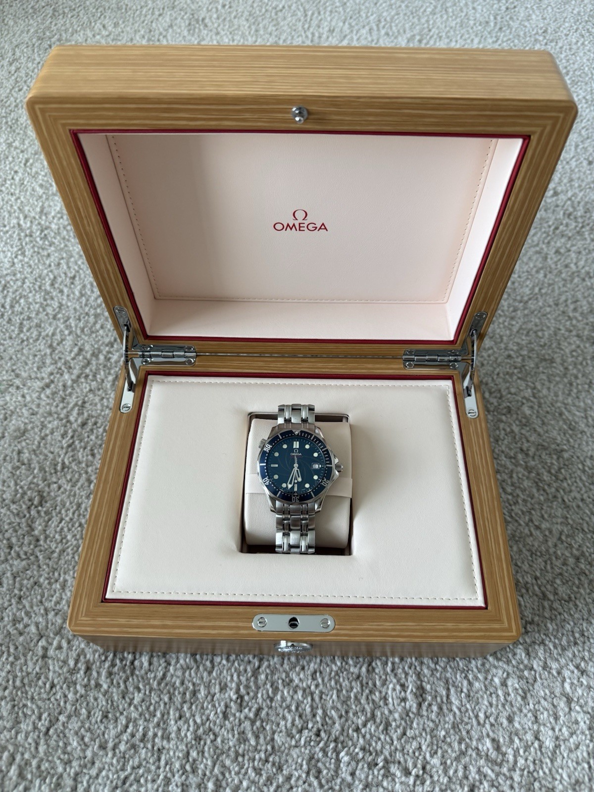 Omega Seamaster Diver 300M 2226.80 41mm Stainless Steel 007 James Bond Limited