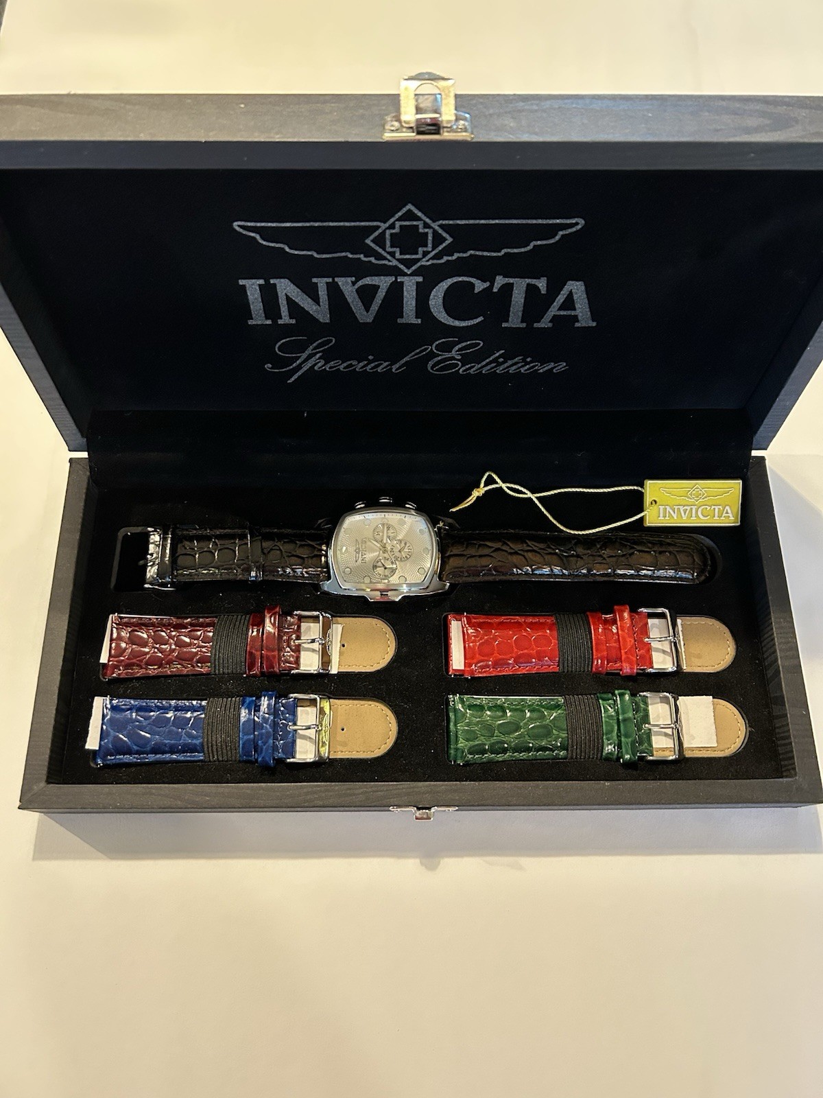 Invicta Lupah Special Edition Men’s Watch w/ 5 Leather Straps Case 30m WR