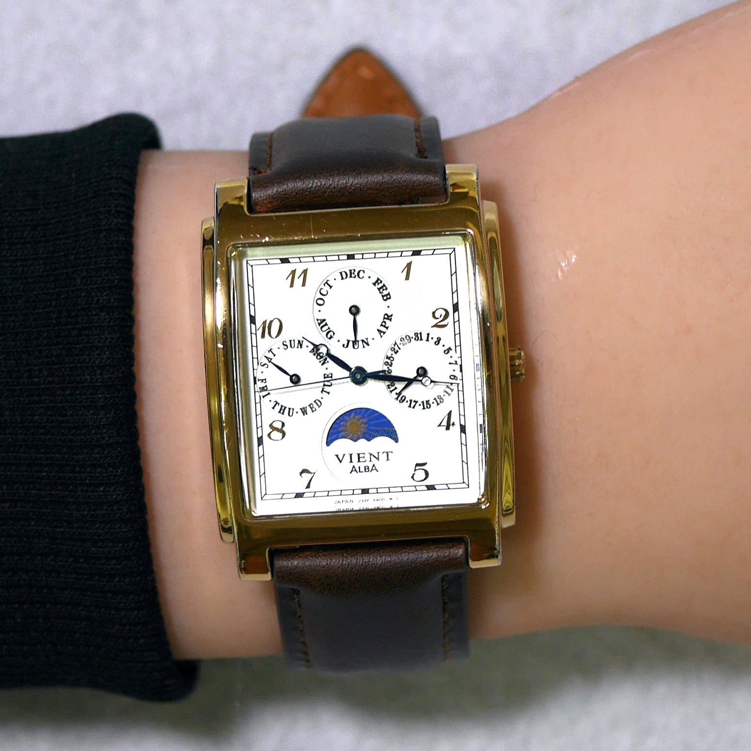 SEIKO ALBA VIENT V33F-5A10 Sun&Moon TripleCalendar Gold Men’s Watch 1985 Japan