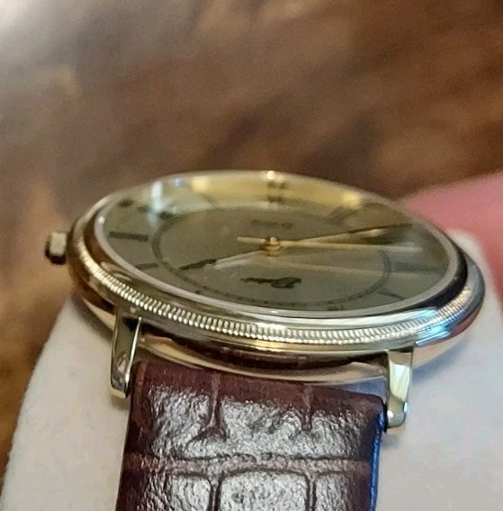 Excellent Vtg Belair 3ATM Gold Tone Mens sapphire crystal Watch w/case new bat