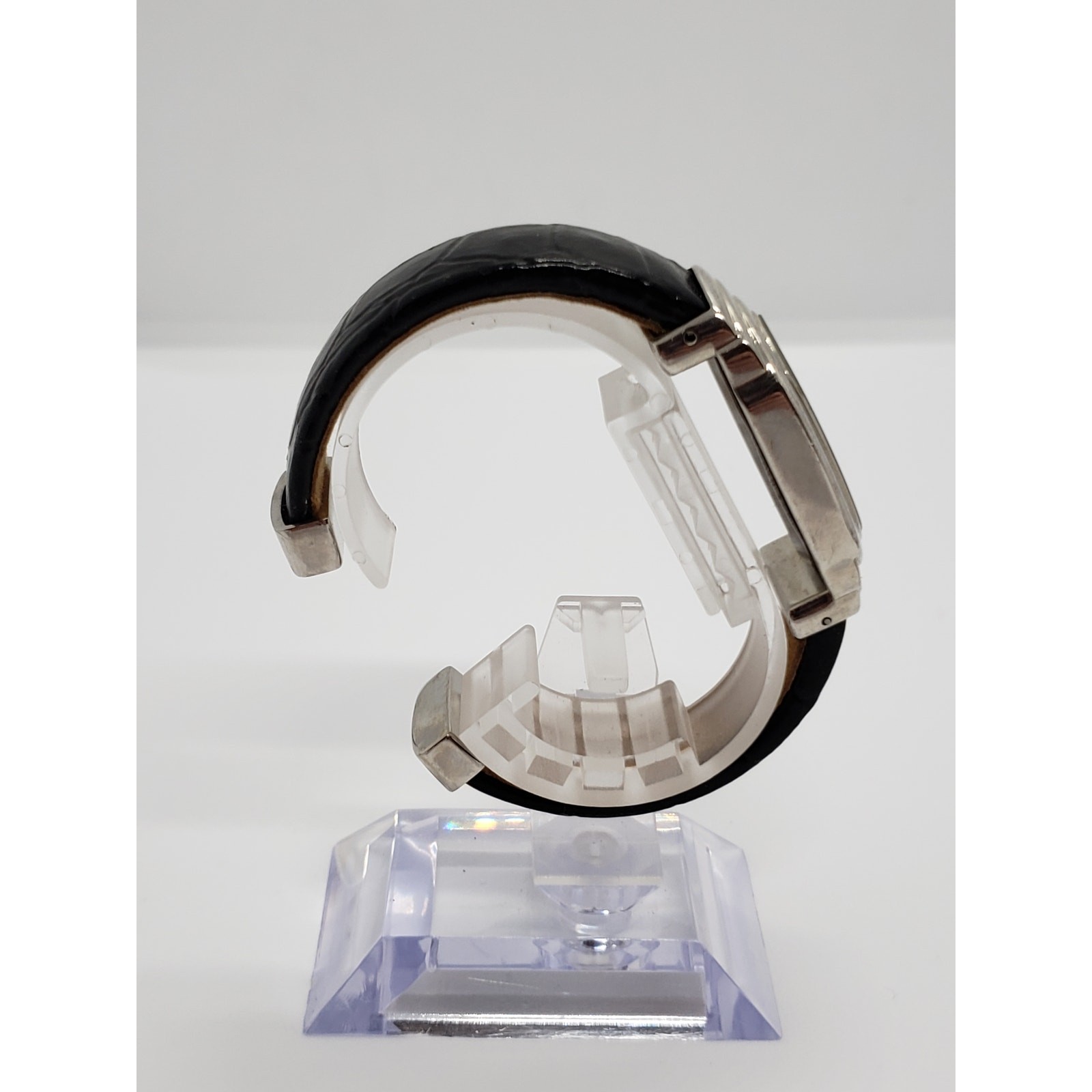Geneva women’s watch. Oval face. Bangle style band. 3270. Working watch.