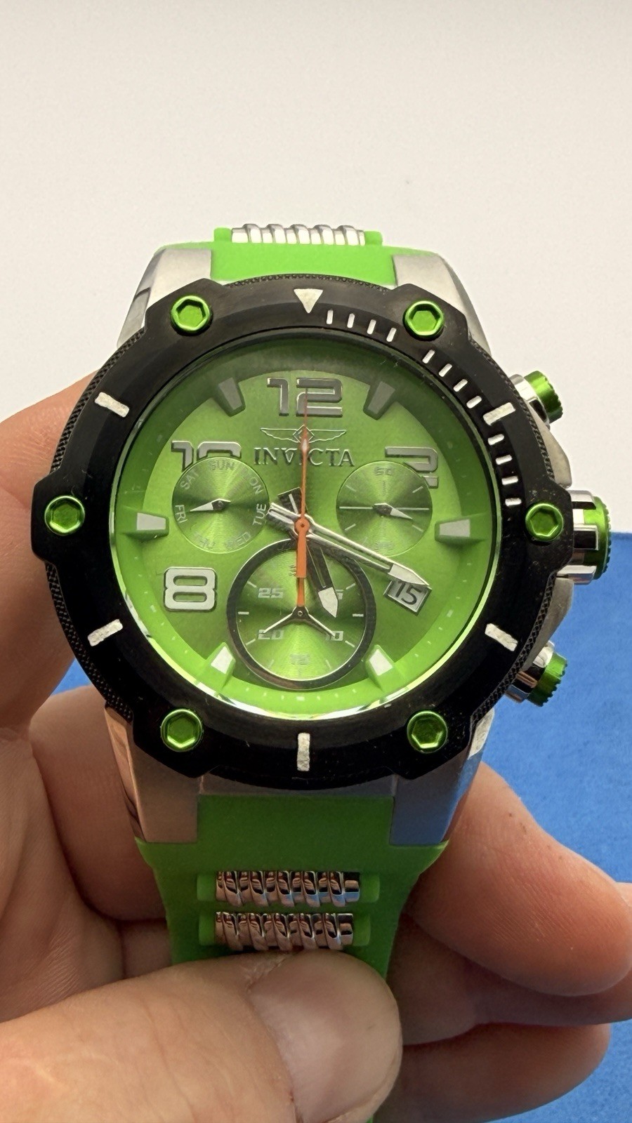 Invicta Speedway 22508 Bright Green Night Glow 51mm Watch
