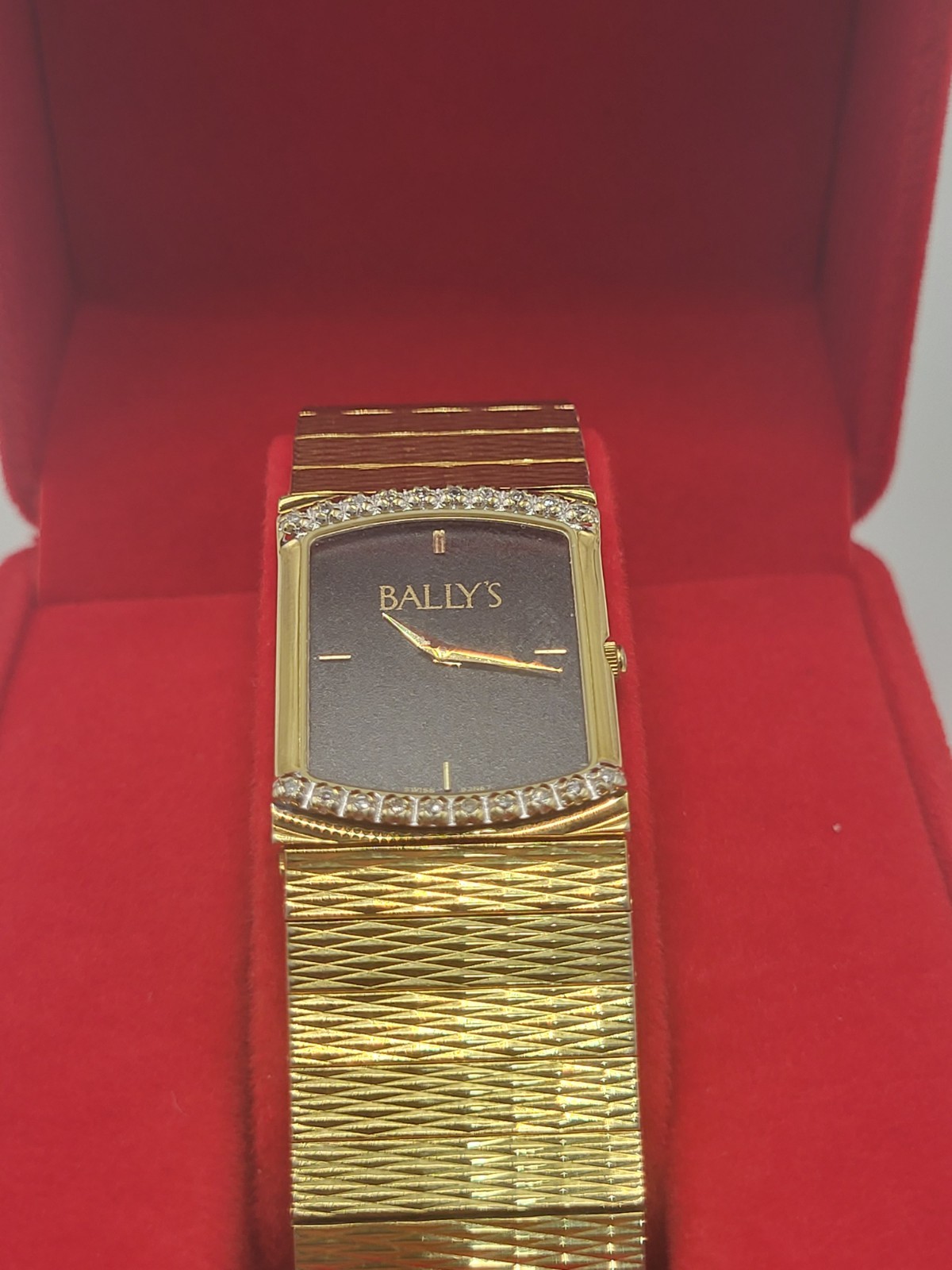 [N. MINT] Vintage BALLY’S LAS VEGAS by BULOVA Swiss Unisex DIAMONDS Watch