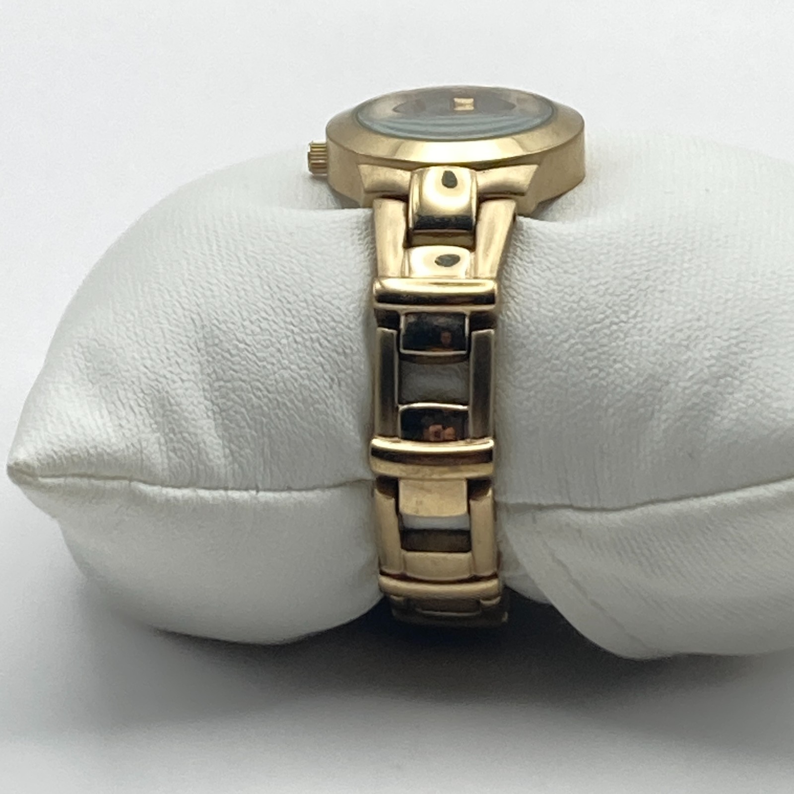 Fossil F2 Women’s Watch 23mm Gold Tone Date Round WR 30M New Battery TINY 5.5″