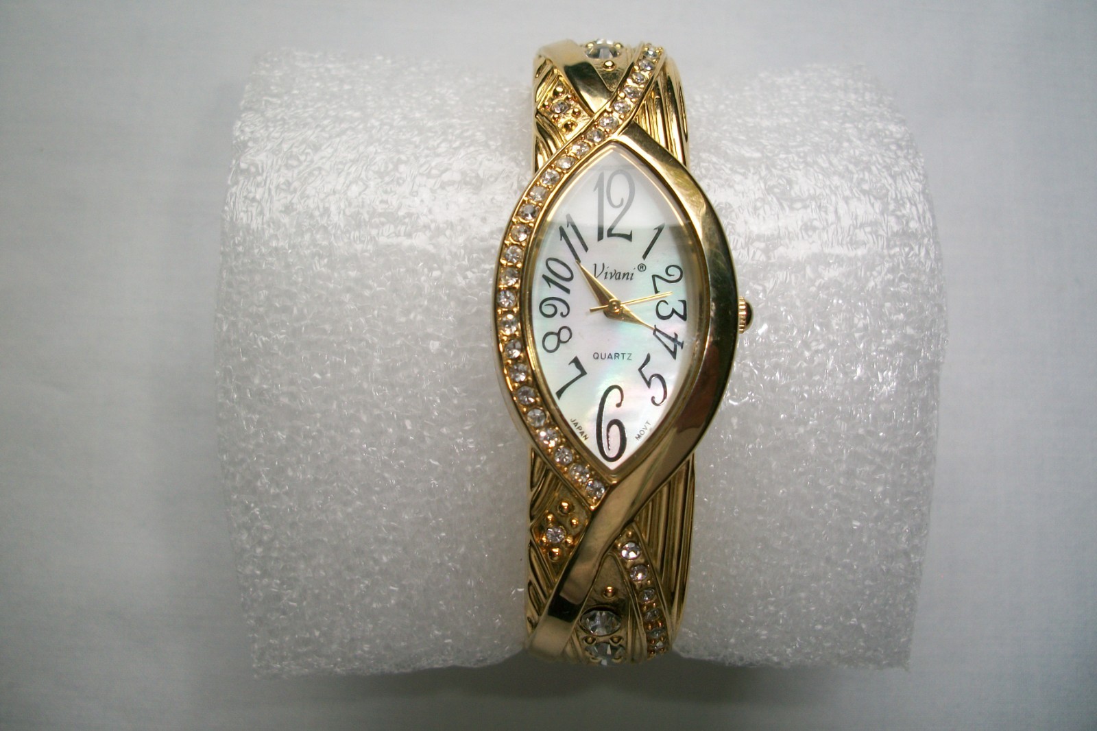 Vivani Gold Tone Ornate Bracelet Quartz Watch (Oval Shaped) Japan MOVT