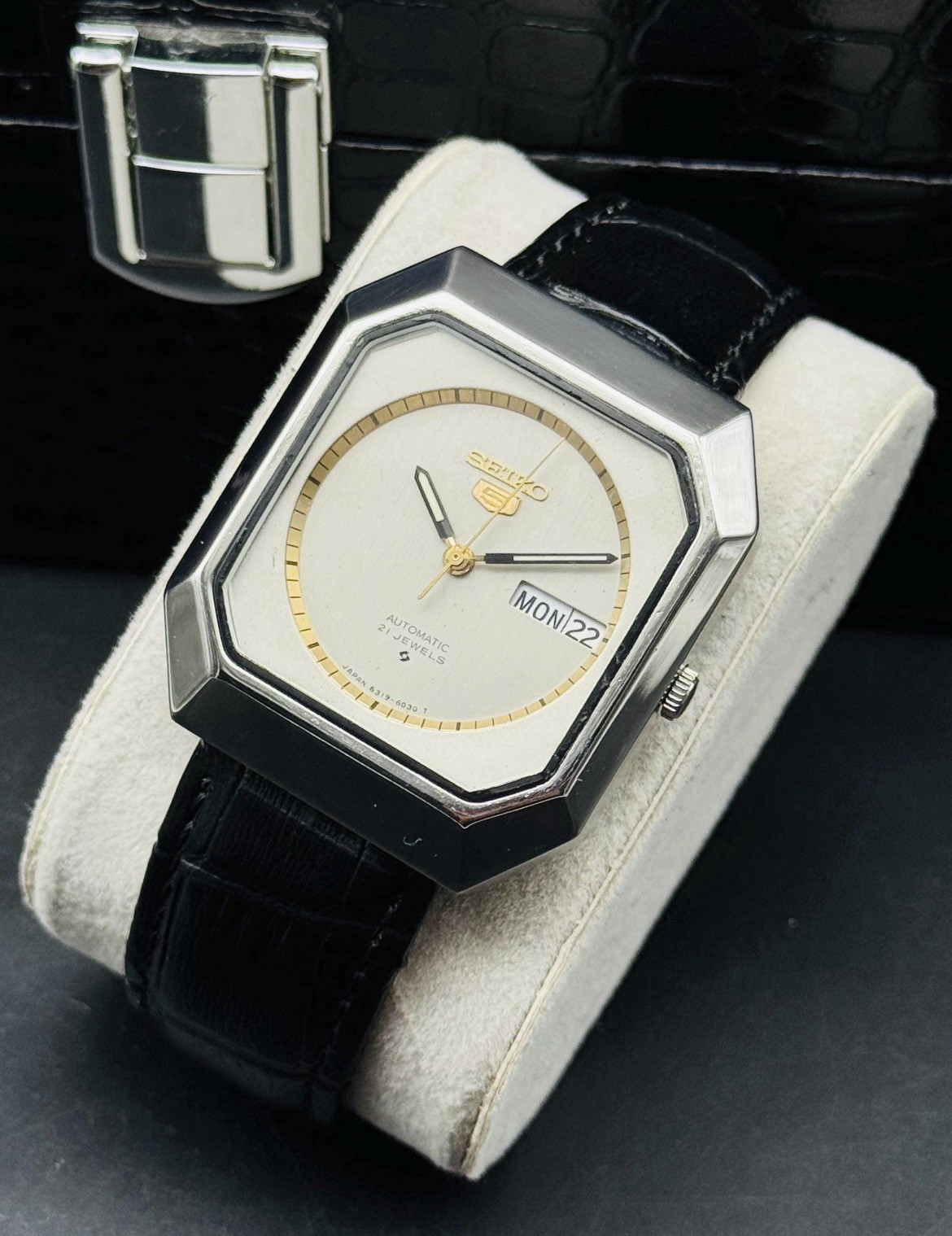 Vintage Seiko 5 Men’s Automatic / 6319-6030 / Genuine Black Leather Band