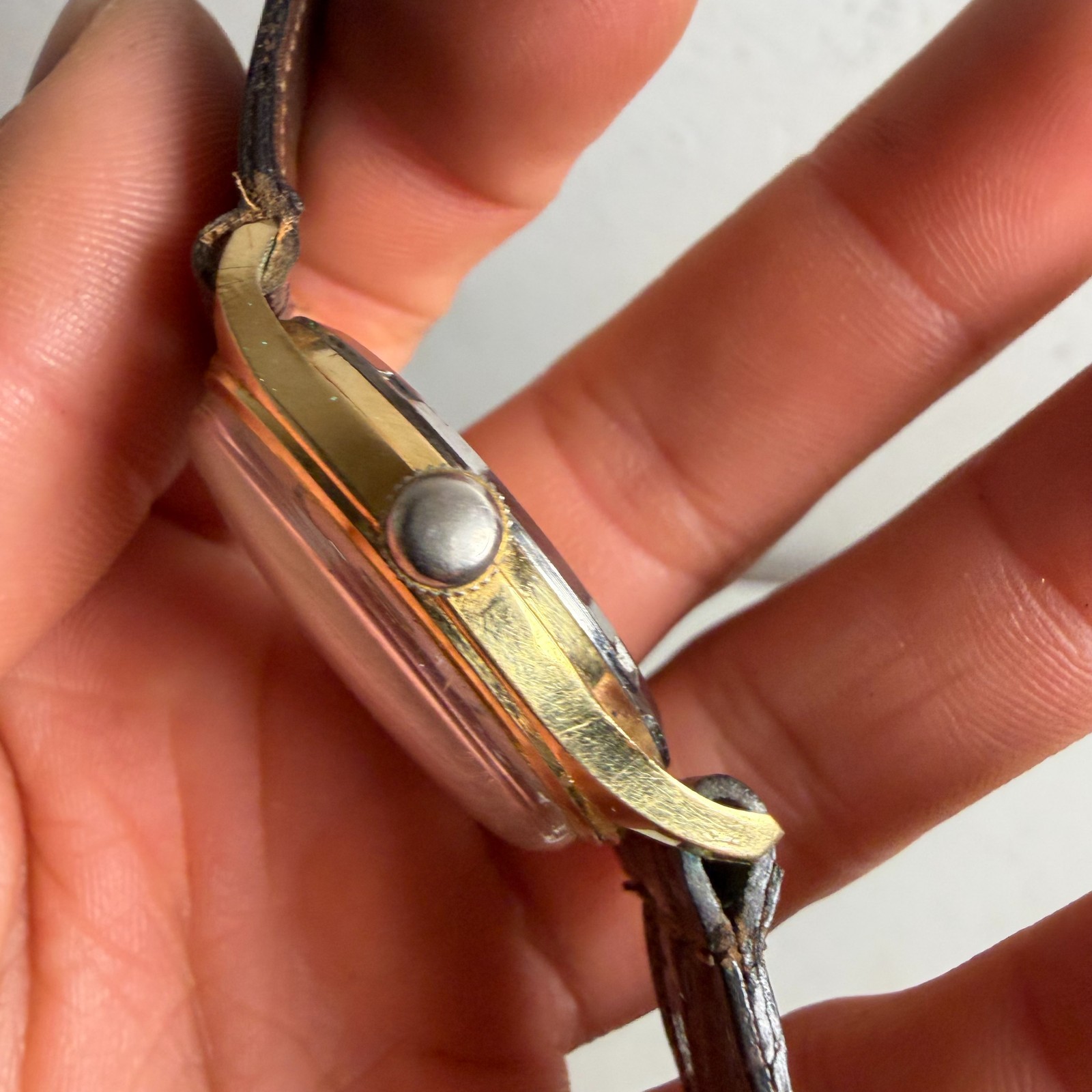 Vintage Belair Gold 17-jewel Date Display Shock Resistant Wristwatch – For Parts
