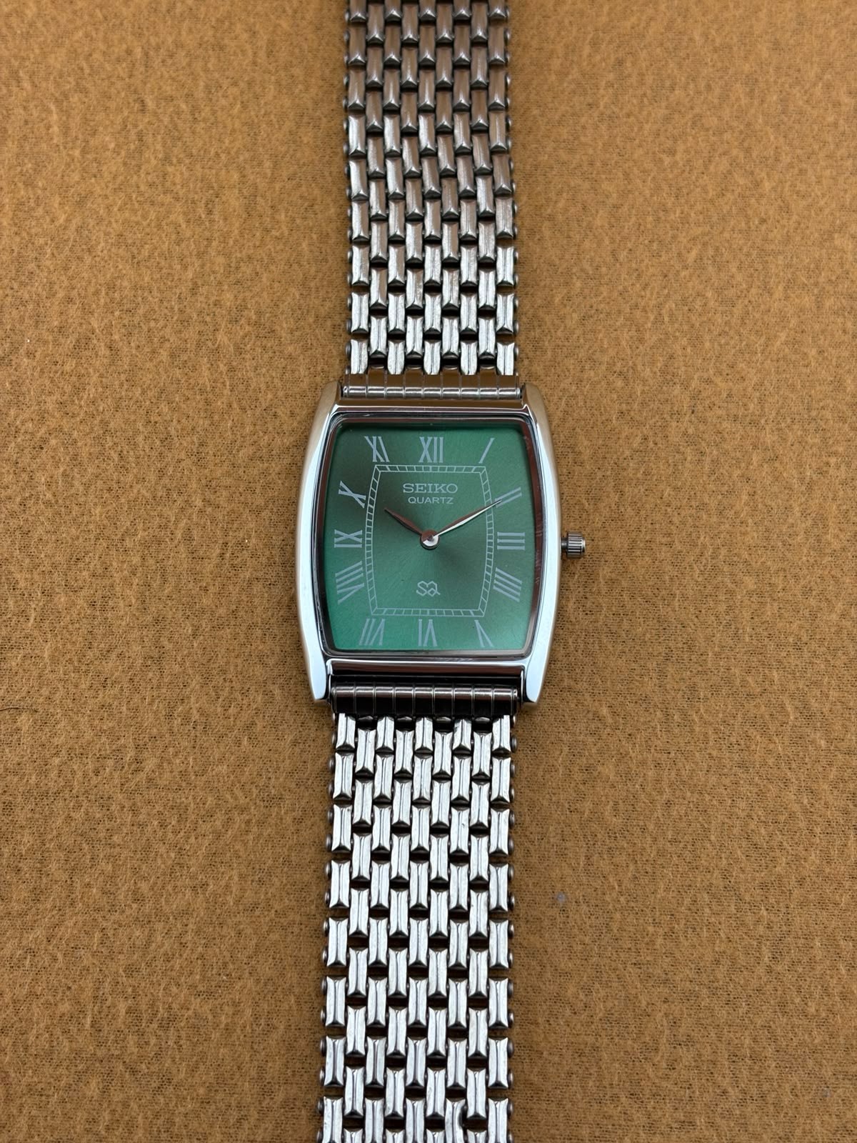 GREEN DIAL Vintage Seiko Slim Quartz Men’s barrel Wrist Watch