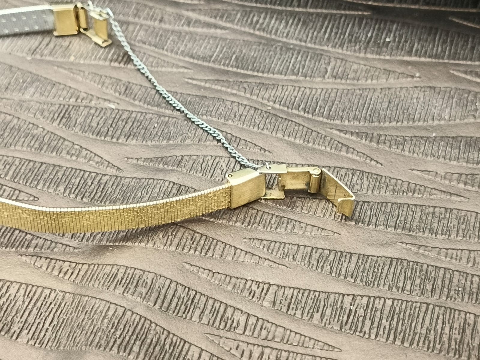 Vintage Orient Ladies Quartz Watch D85JB4-30 CS Textured Gold Tone Safety Chain