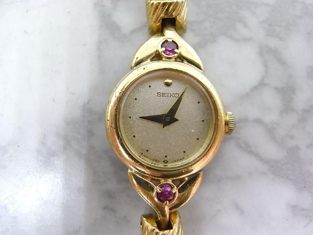Vintage SEIKO Ruby Round Ladies Watch 5