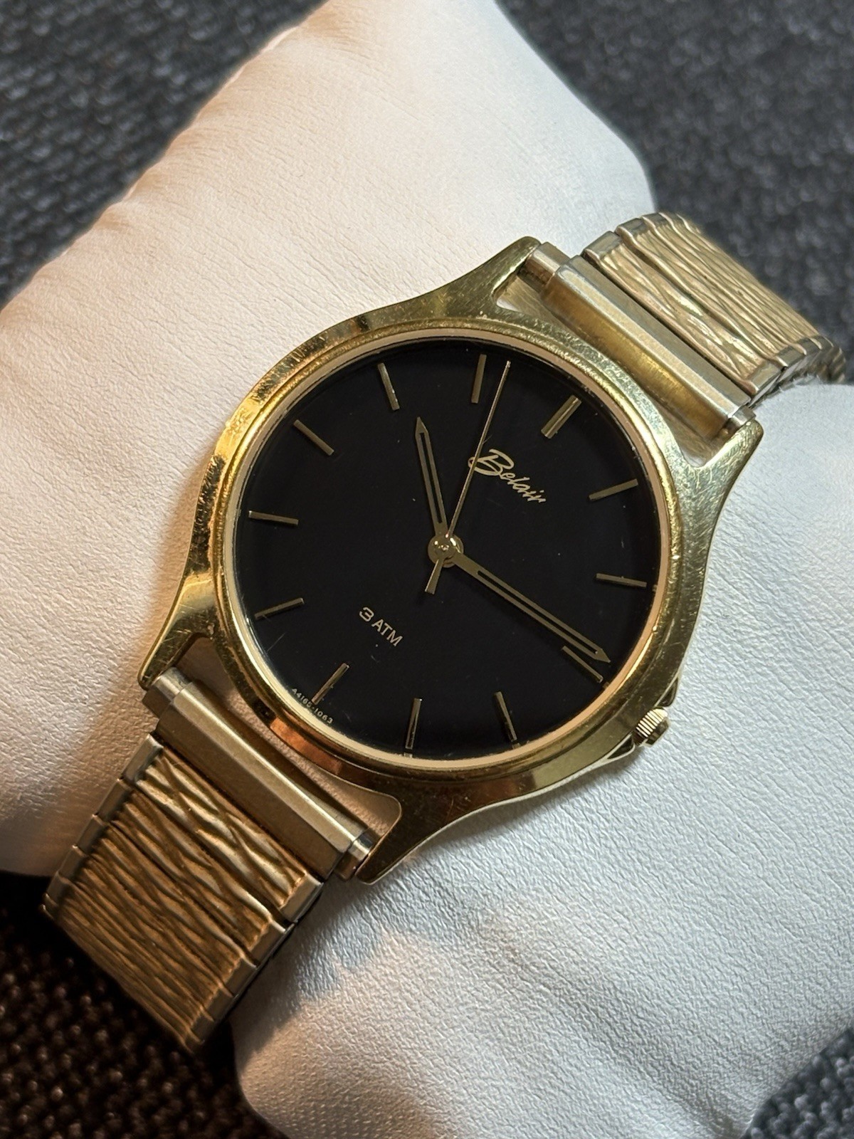Vintage Belair Mens Quartz Watch 34mm Gold Tone Black Dial,Expandable Band