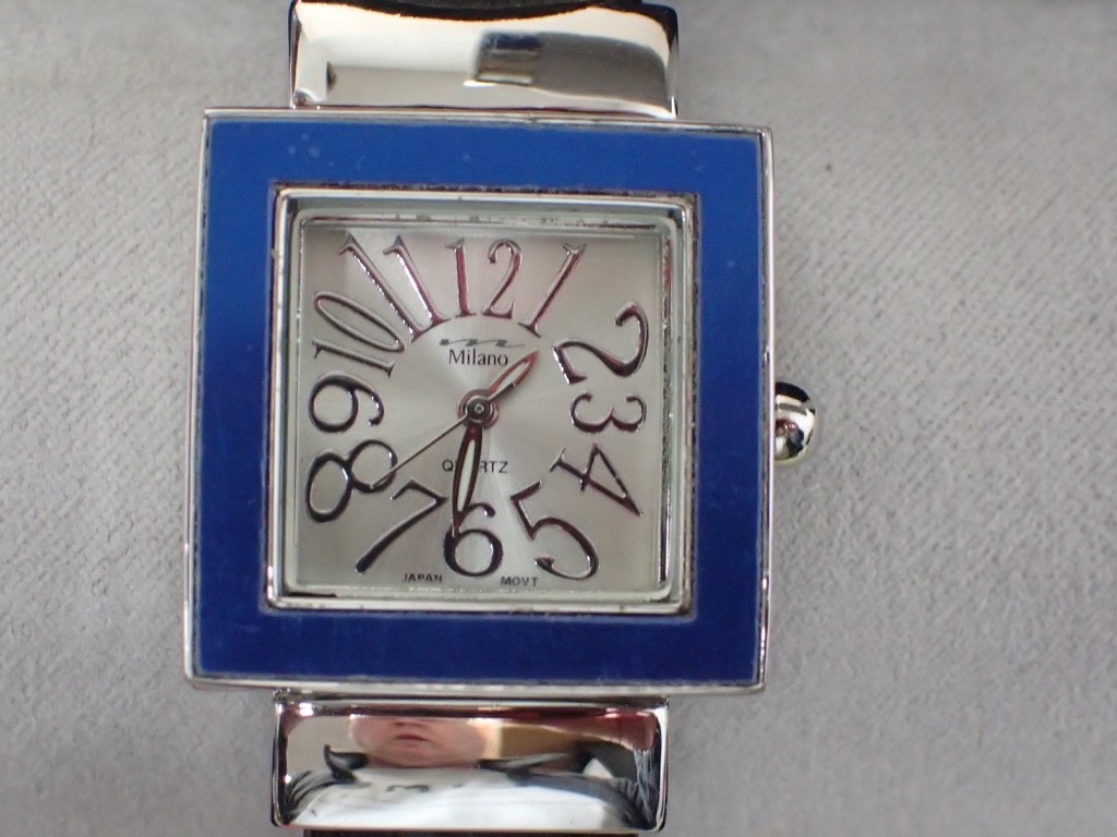 Milano Women’s Fashion Watch w/ (7) Interchangeable Magnetic Accent Faces