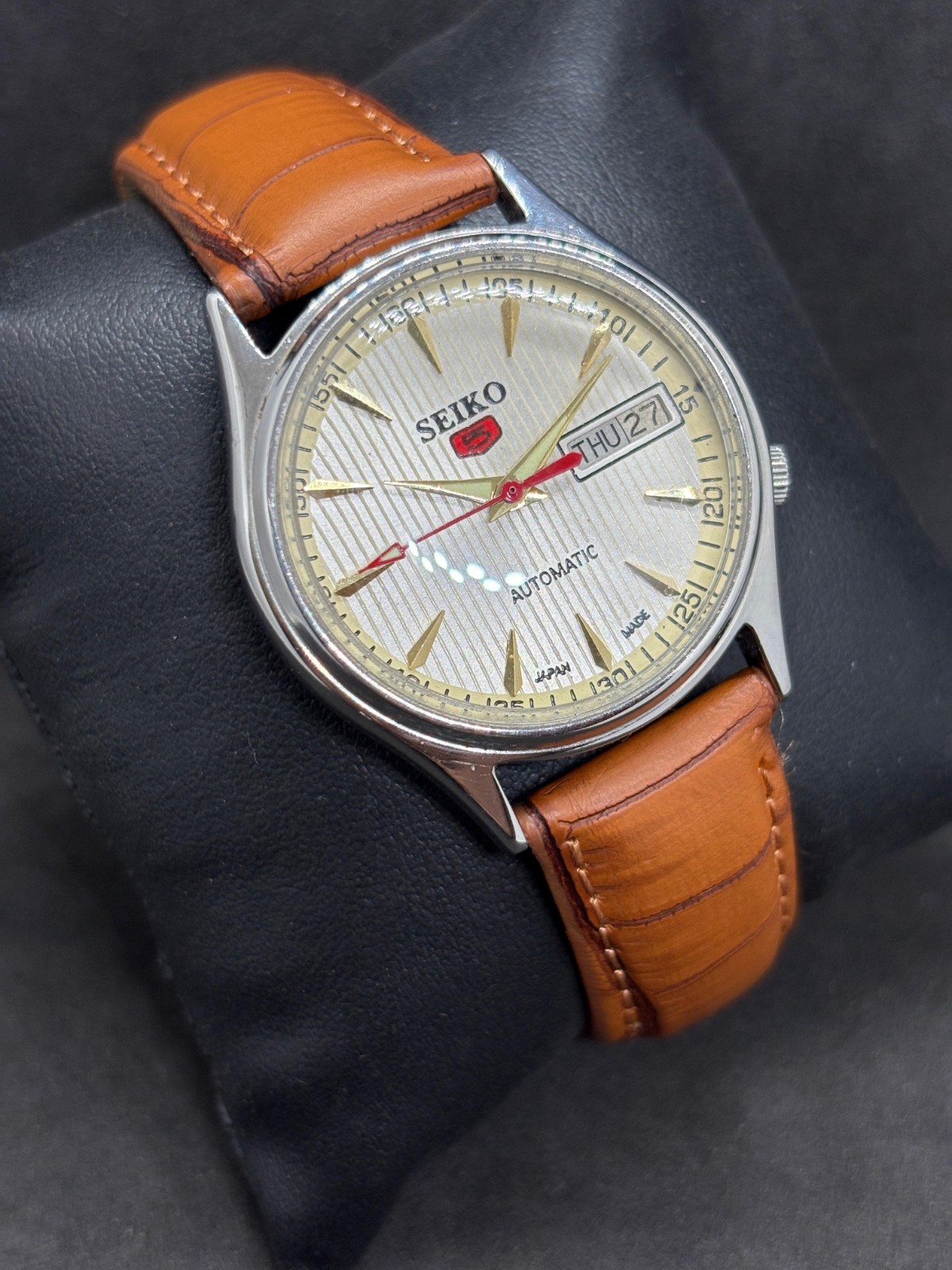 Vintage Seiko 5 Automatic Day/Date Japanese Men’s Wrist Watch