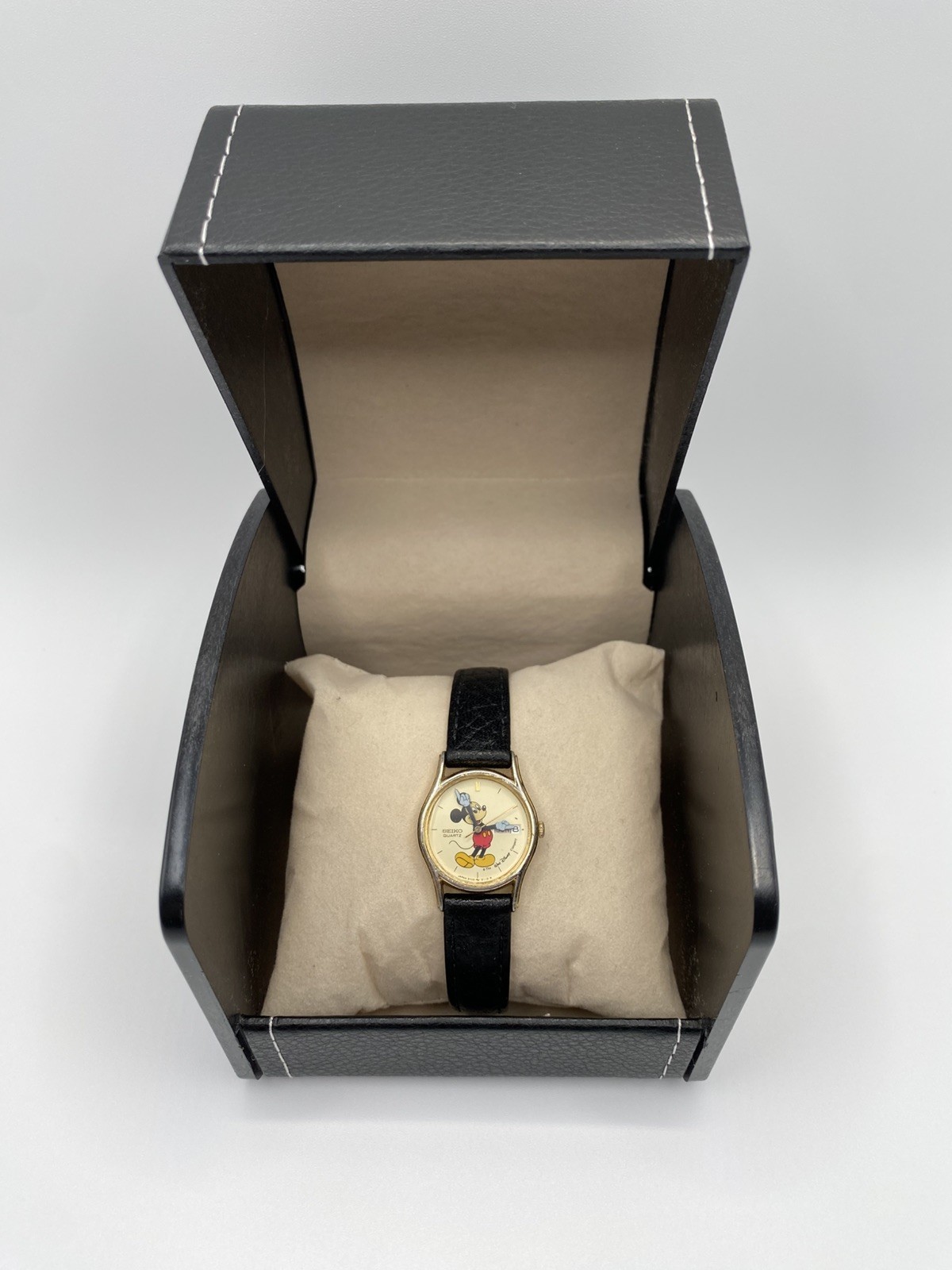 SEIKO Mickey Mouse Watch 3Y03-0049 Quartz 21.5mm Circa 1986 works beautifully