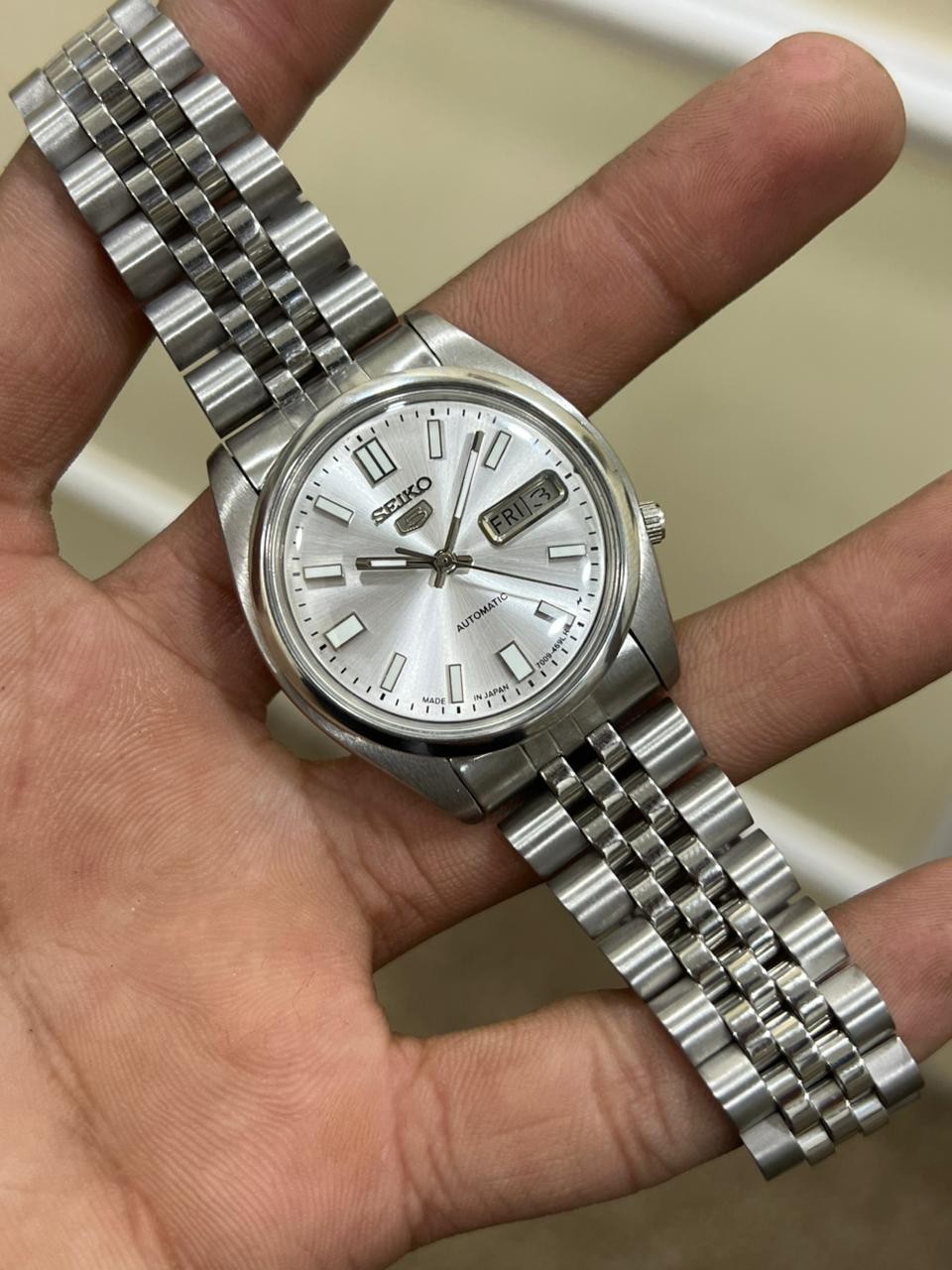 Seiko 5 Automatic White Dial Mens Watch Japan Made 7009