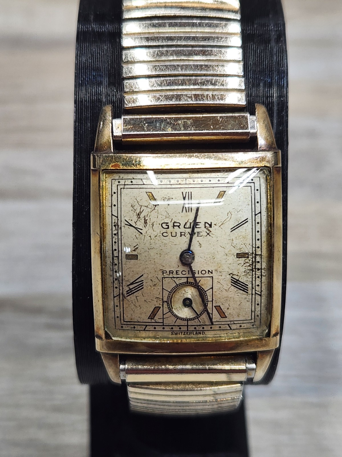 1940’s GRUEN CURVEX Mens 10k Gold Filled Watch. Balance Free, No Crown