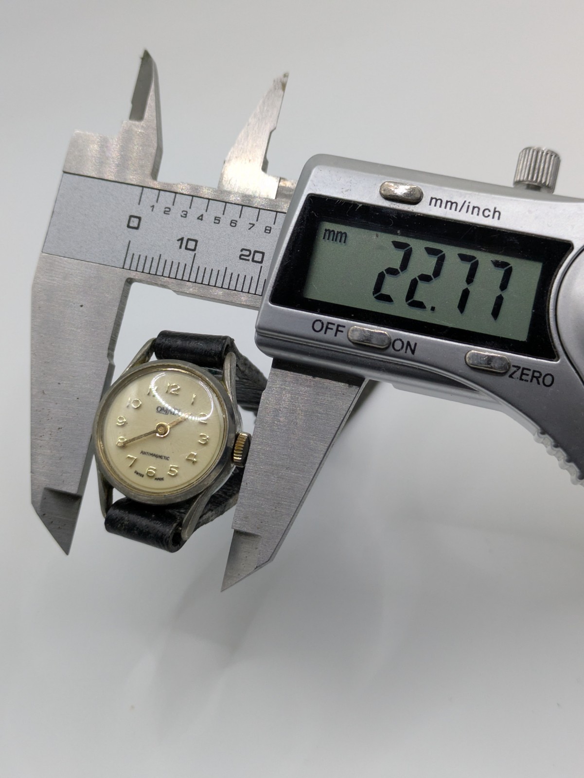 Omnia BFG 910 Gisiger-Greder Son Manual Watch 1Jewel Swiss Parts Untested 22.8mm