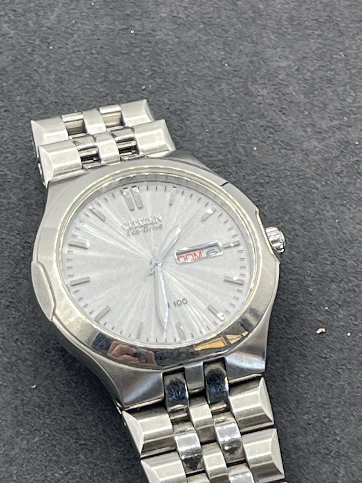 Citizen Eco-Drive Men’s Quartz Silver Sunburst Dial SS Bracelet 40mm, working
