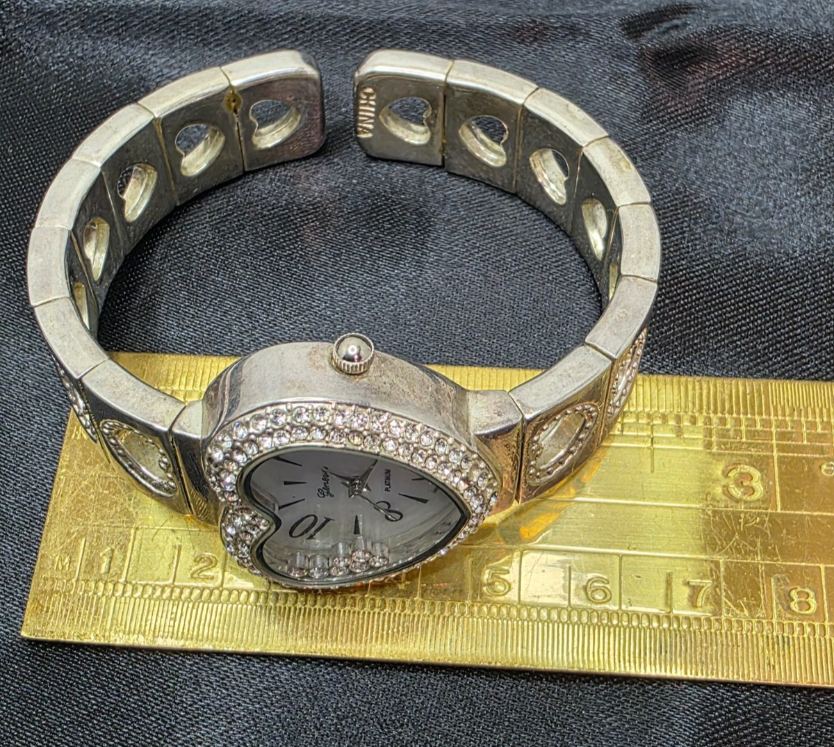 Geneva SILVER HEART RHINESTONE WOMEN’S BANGLE CUFF FASHION WATCH New Batteries