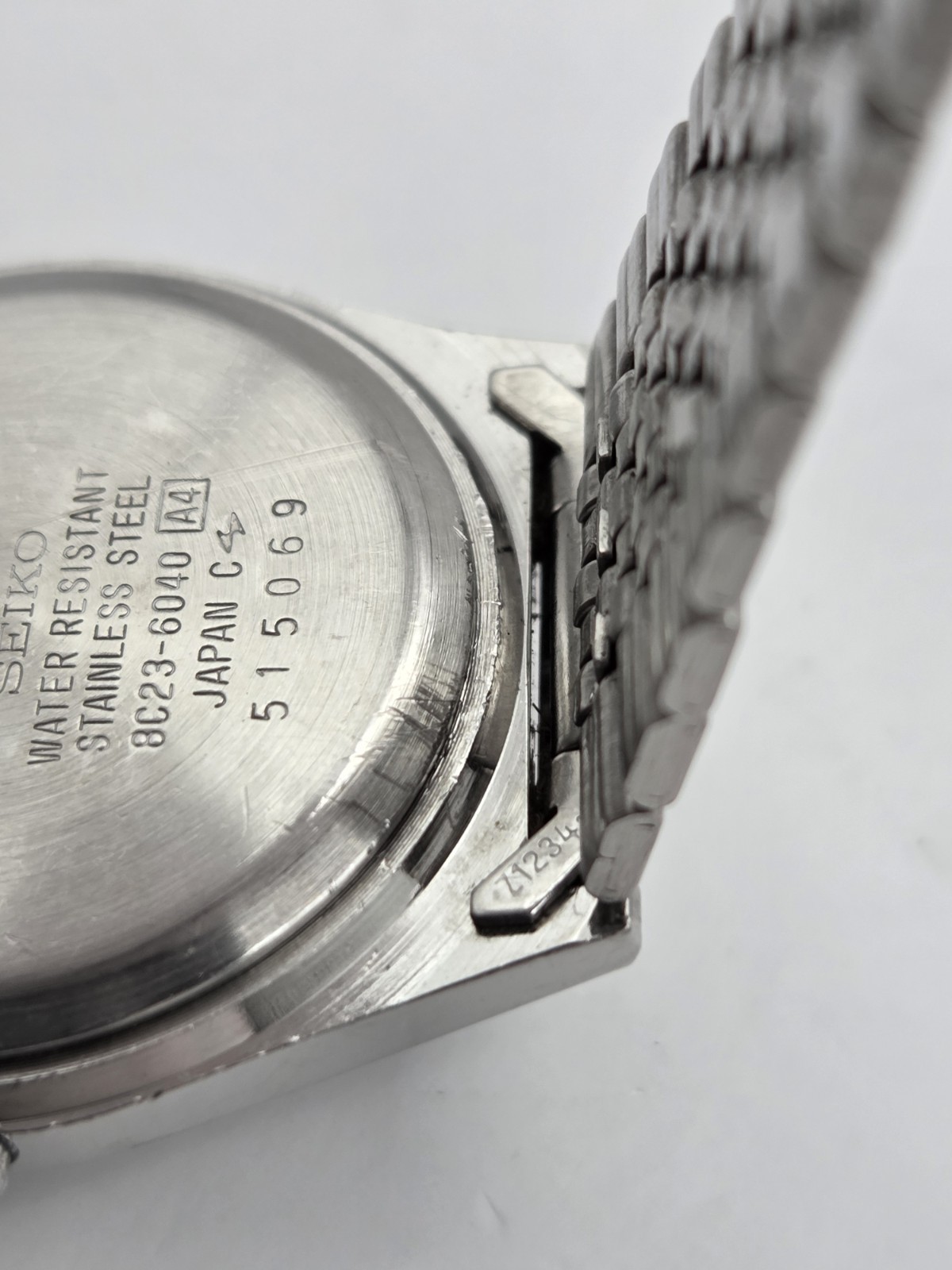 Vintage 1985 Seiko 8c23-6040 Quartz Watch NewCrystal and Battery White Dial 33mm