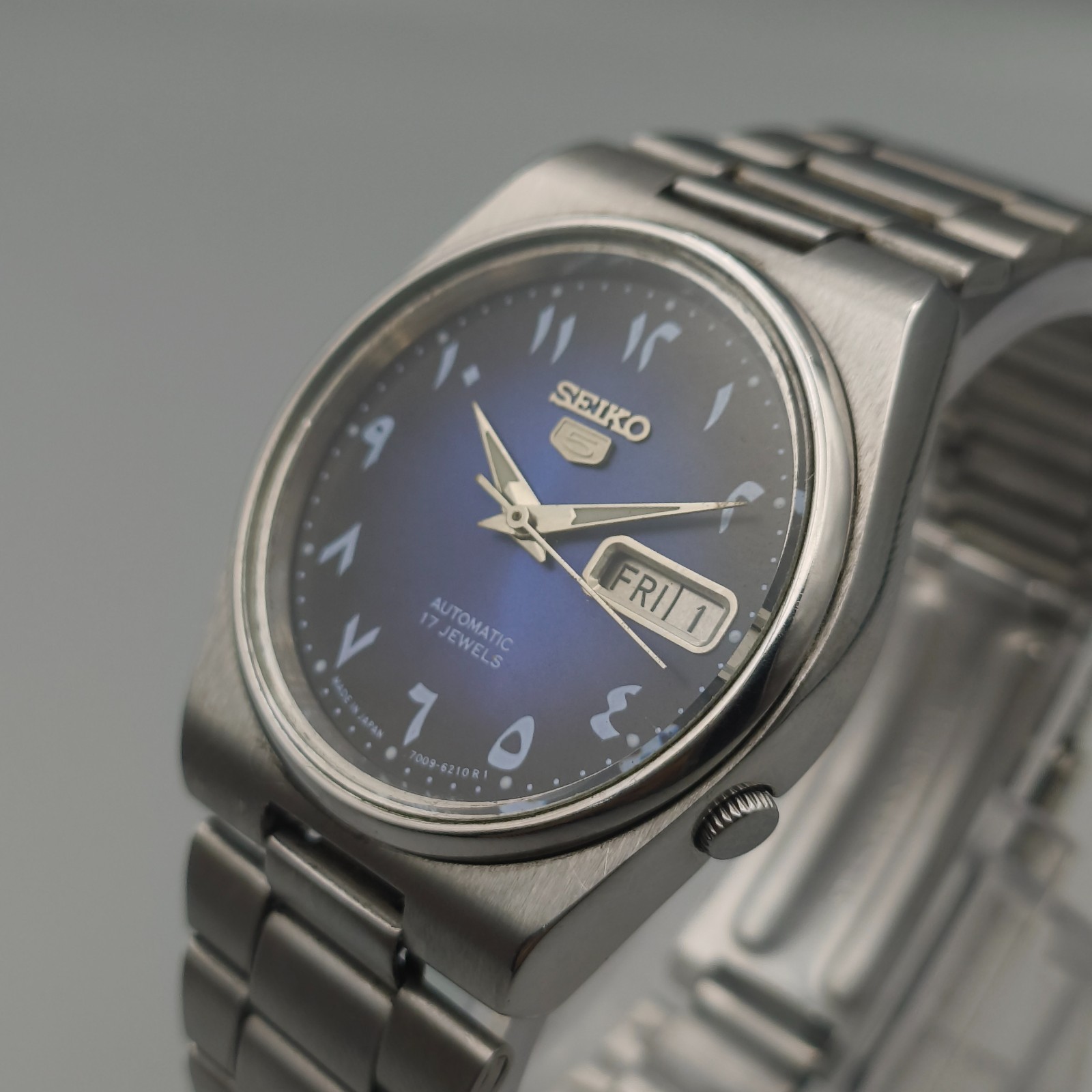 Vintage Seiko 5 Automatic 7009 Mens Watch Blue Arabic Dial 36 mm Day Date Japan