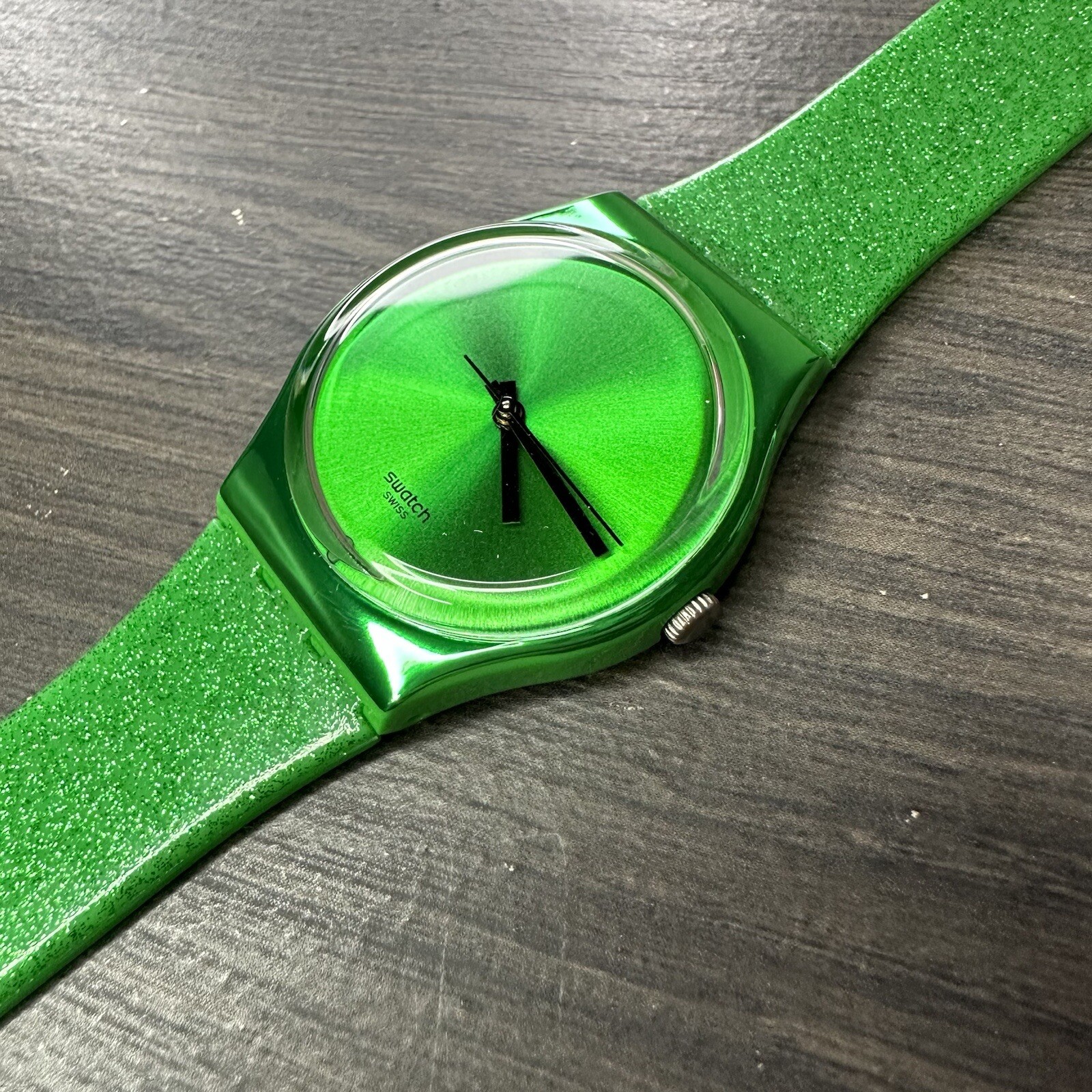 NEW✅ LIMITED EDITION✅ Swatch DEEP SHINE GREEN GG213 Glitter Green Silicon Watch