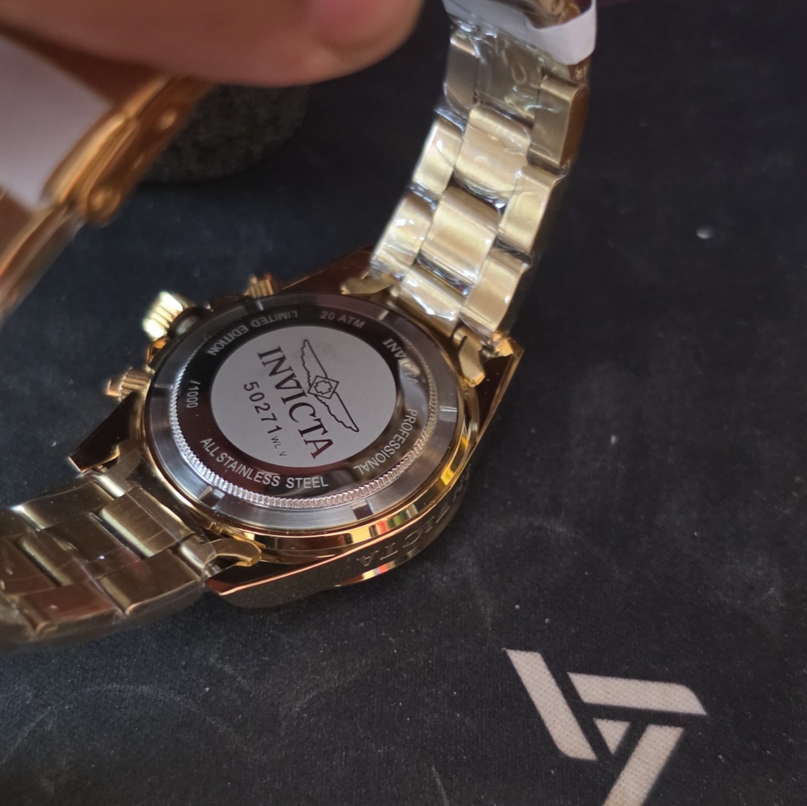 Invicta Speedway Men’s Quartz Chronograph Gold Dial 39mm SS Gold Bracelet.