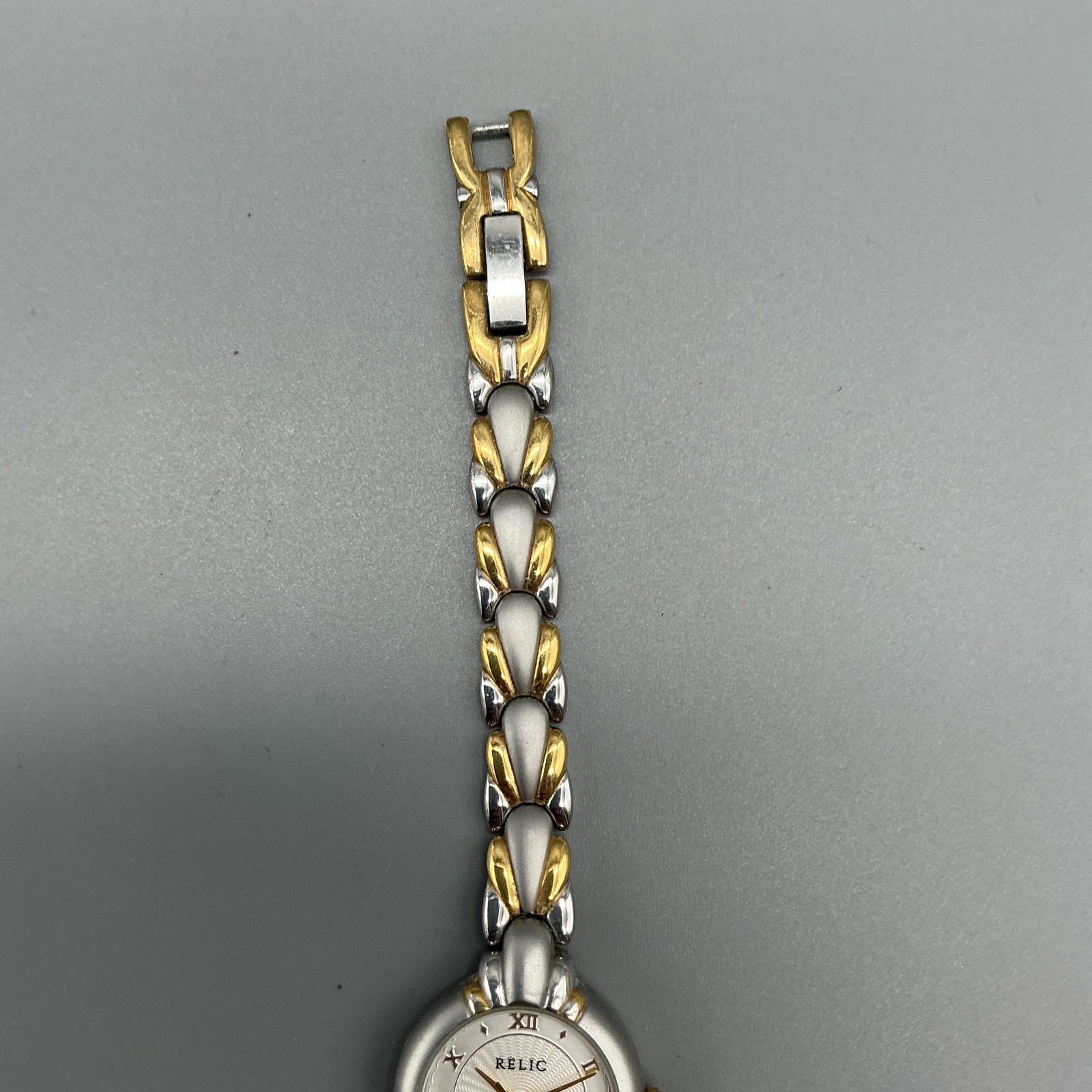 Relic ZR33034 Womens Watch 22mm Silver Gold Two Tone 30M New Battery 7.75″